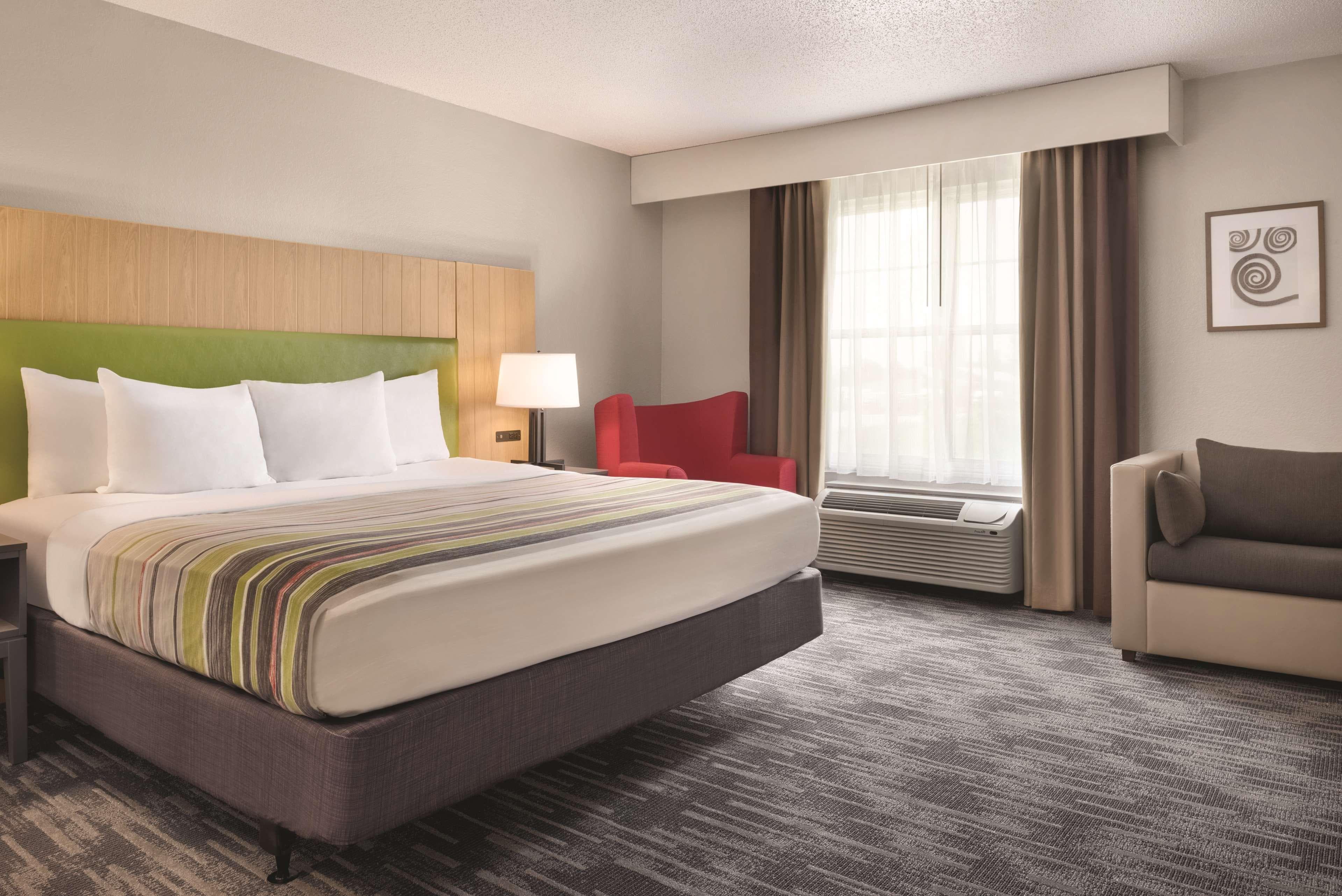 Country Inn & Suites by Radisson, Pella, IA — 8