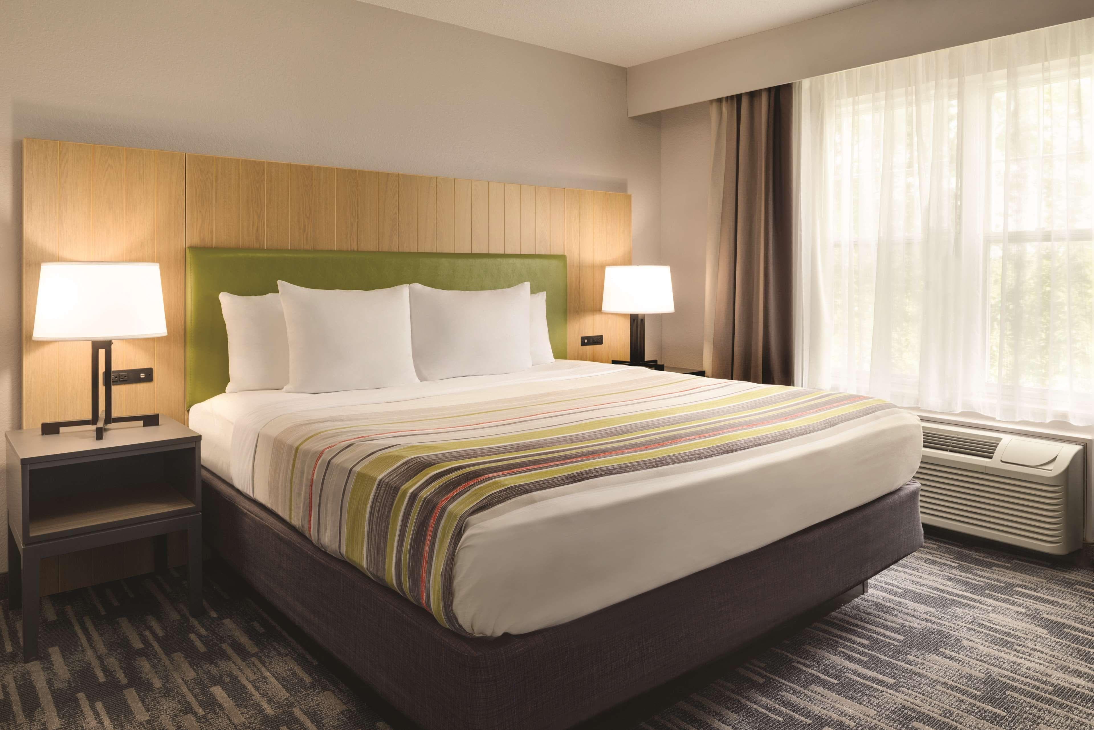 Country Inn & Suites by Radisson, Pella, IA — 5
