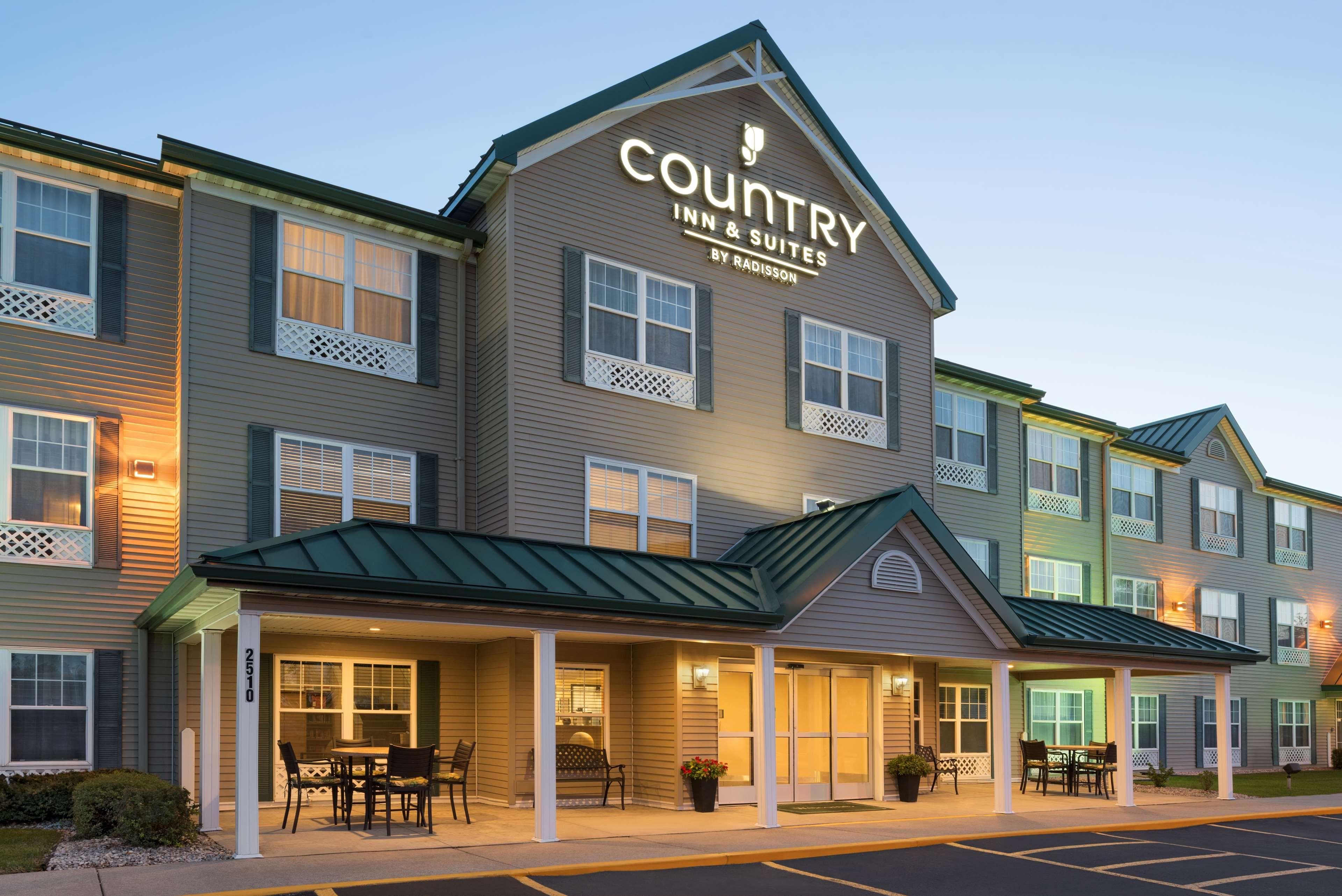 Country Inn & Suites by Radisson, Ankeny, IA - Image 1