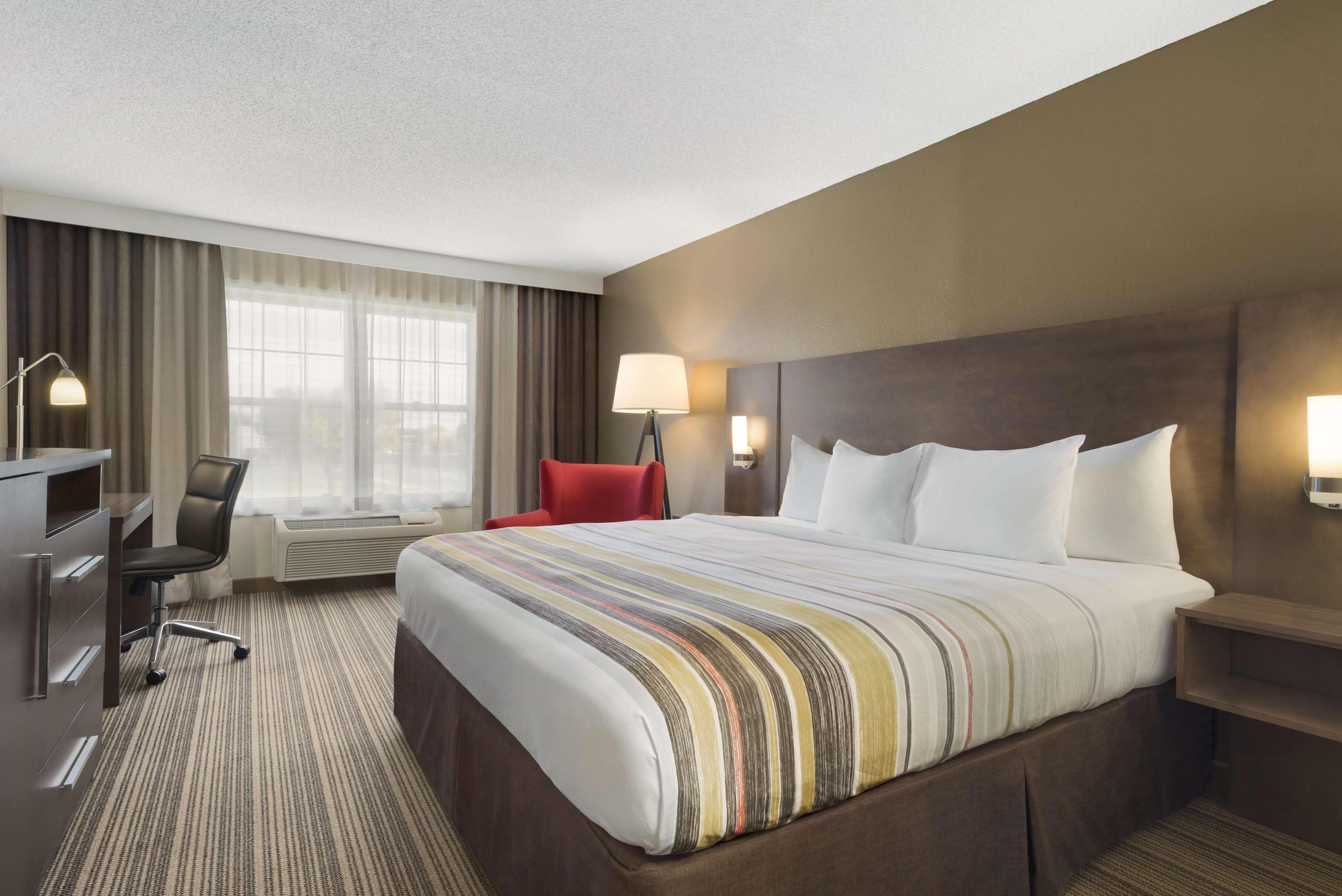 Country Inn & Suites by Radisson, Ankeny, IA - Image 2