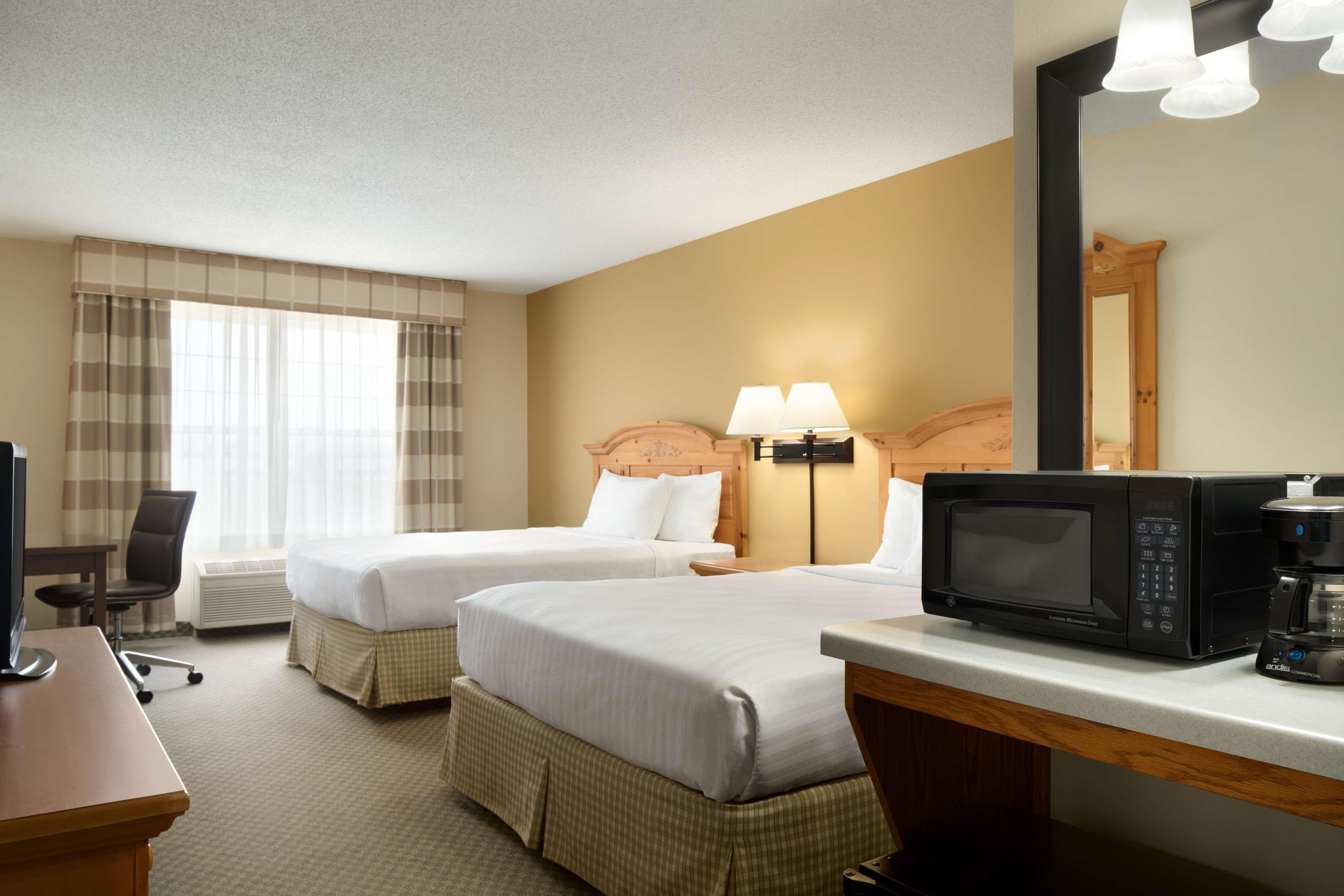 Country Inn & Suites by Radisson, Grinnell, IA — 7