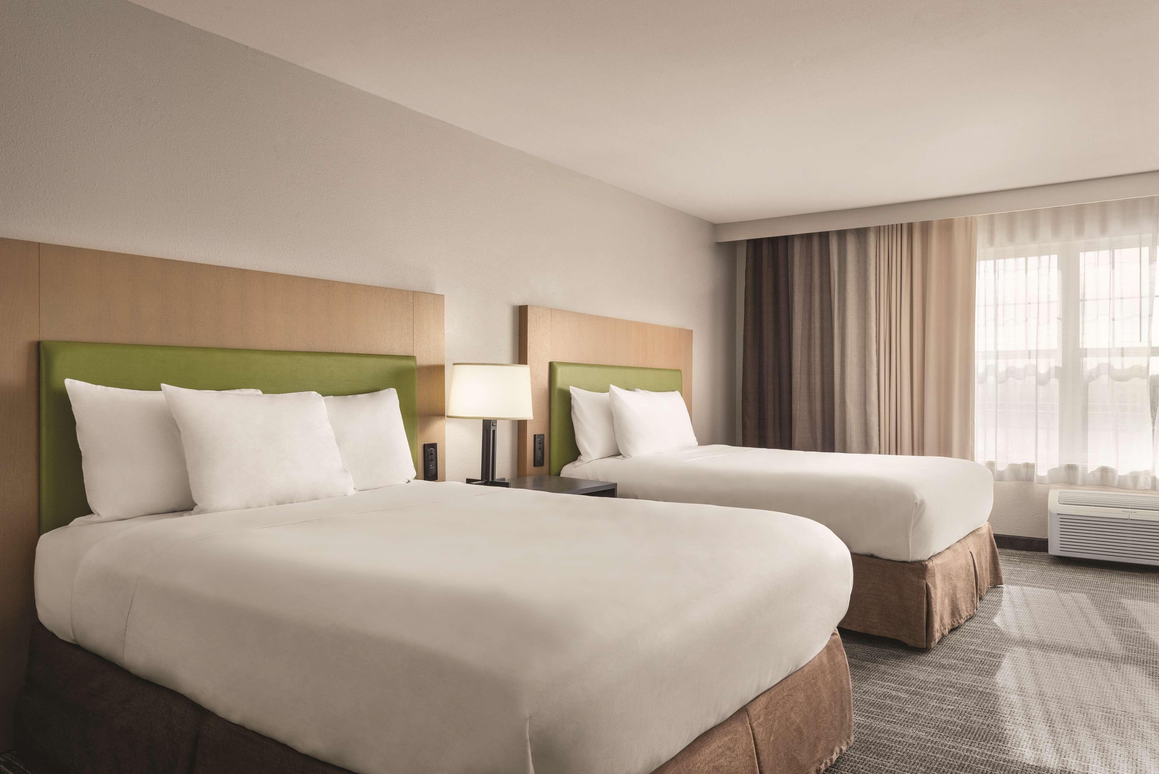 Country Inn & Suites by Radisson, Dubuque, IA — 12
