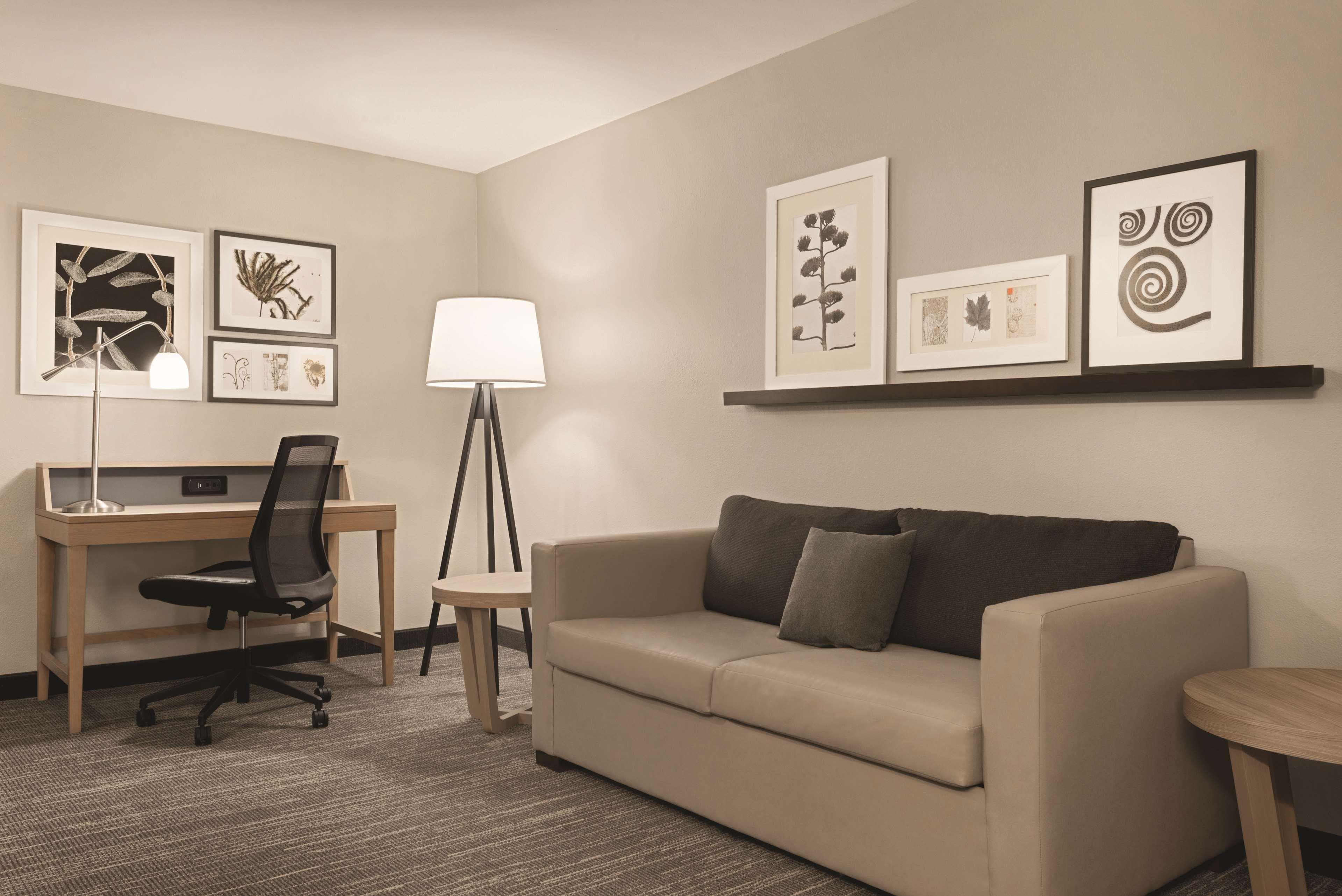 Country Inn & Suites by Radisson, Dubuque, IA — 8