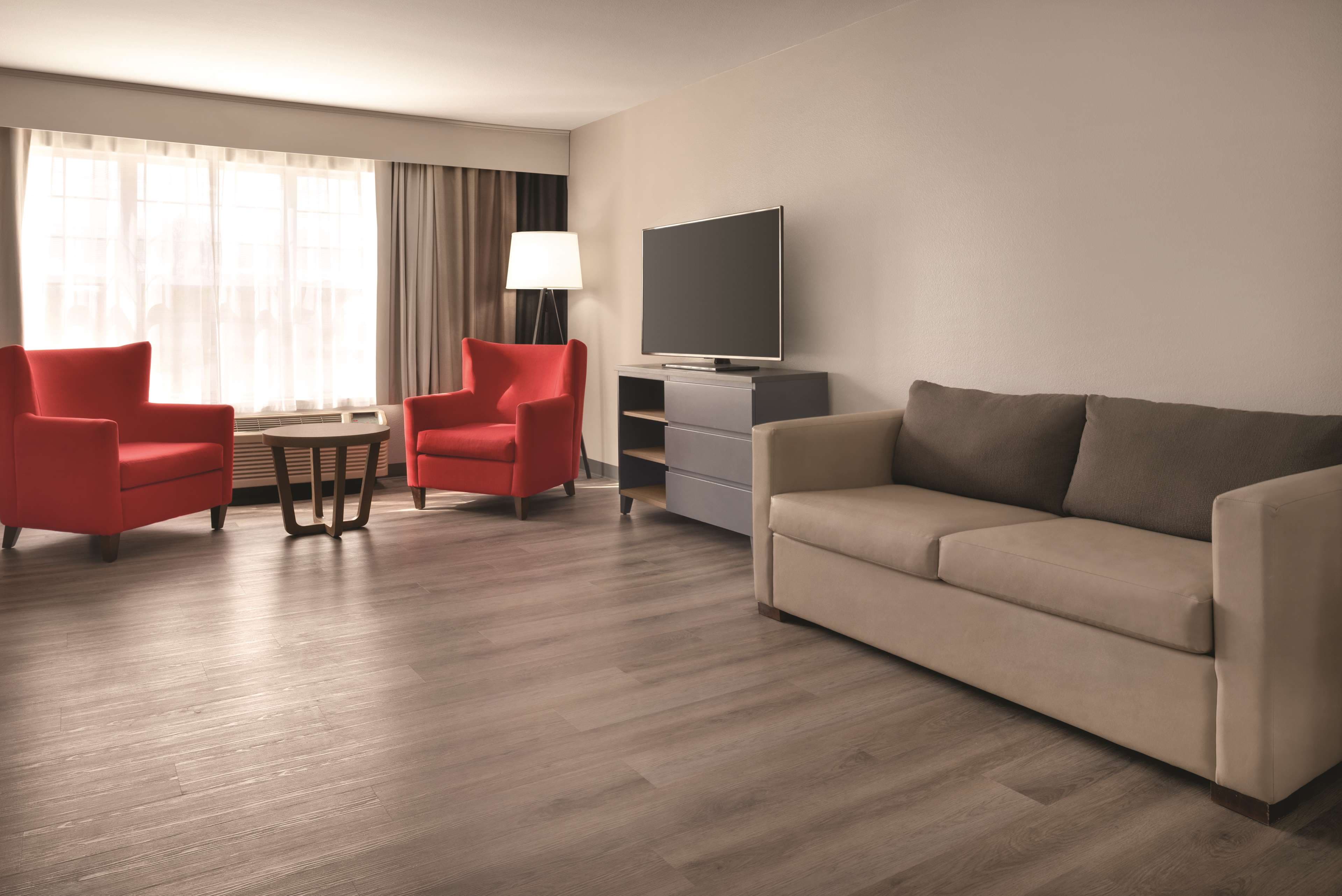 Country Inn & Suites by Radisson, Cedar Falls near University — 15