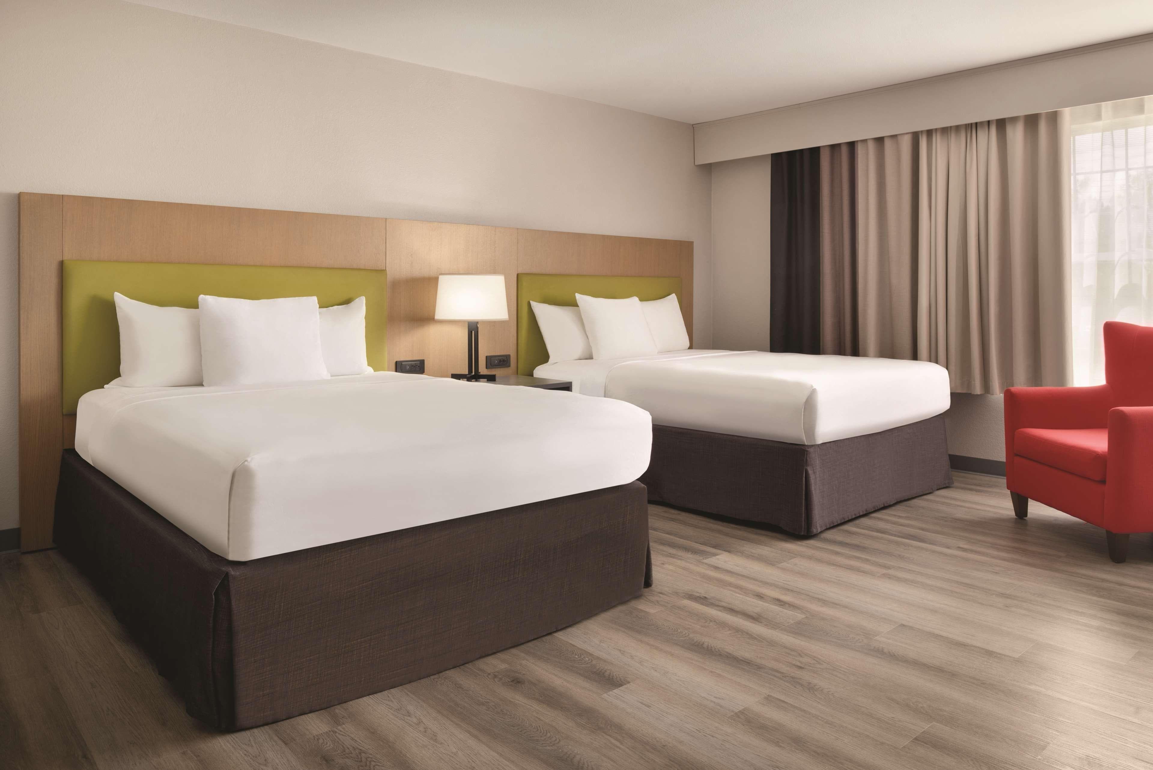 Country Inn & Suites by Radisson, Cedar Falls near University — 14