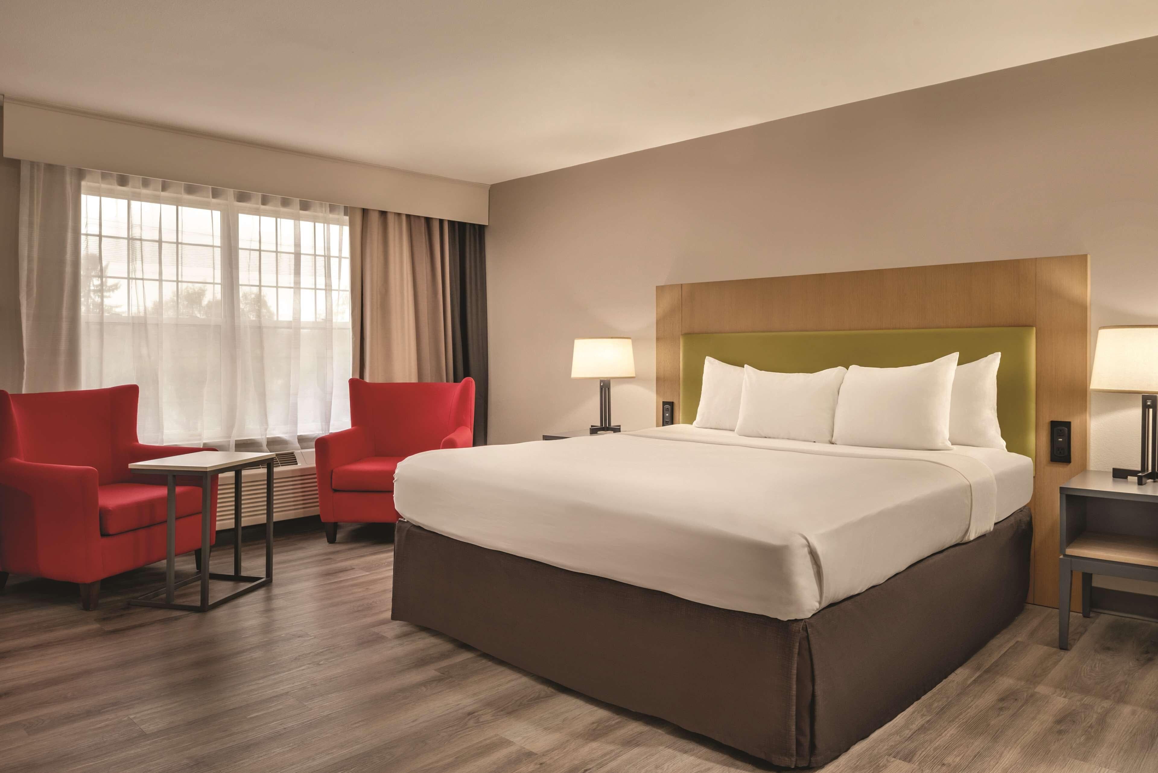 Country Inn & Suites by Radisson, Cedar Falls near University — 6