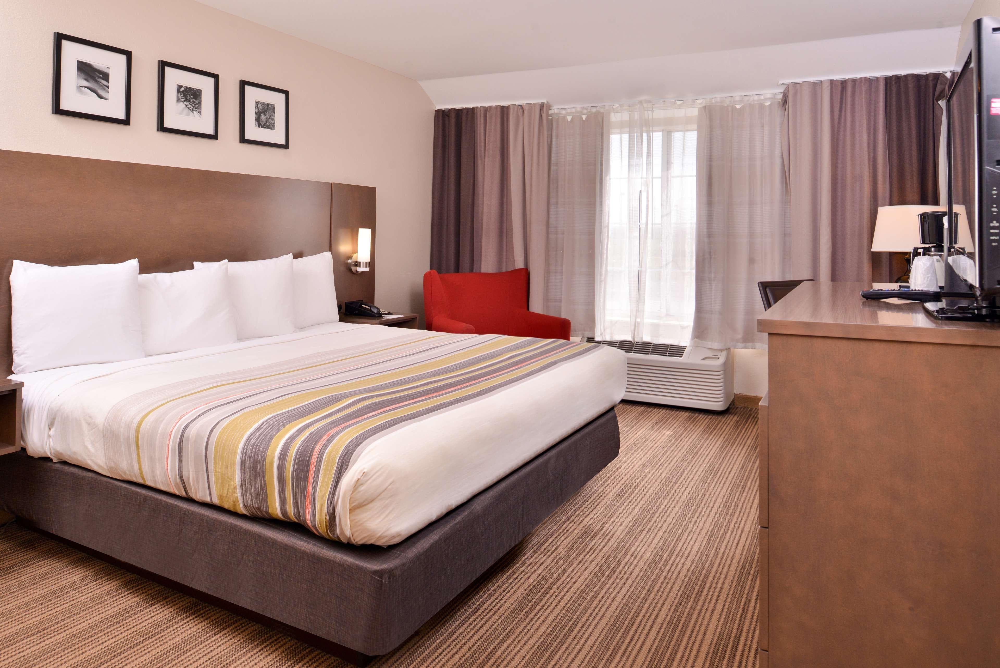 Country Inn & Suites by Radisson, Omaha Airport, IA - Image 3