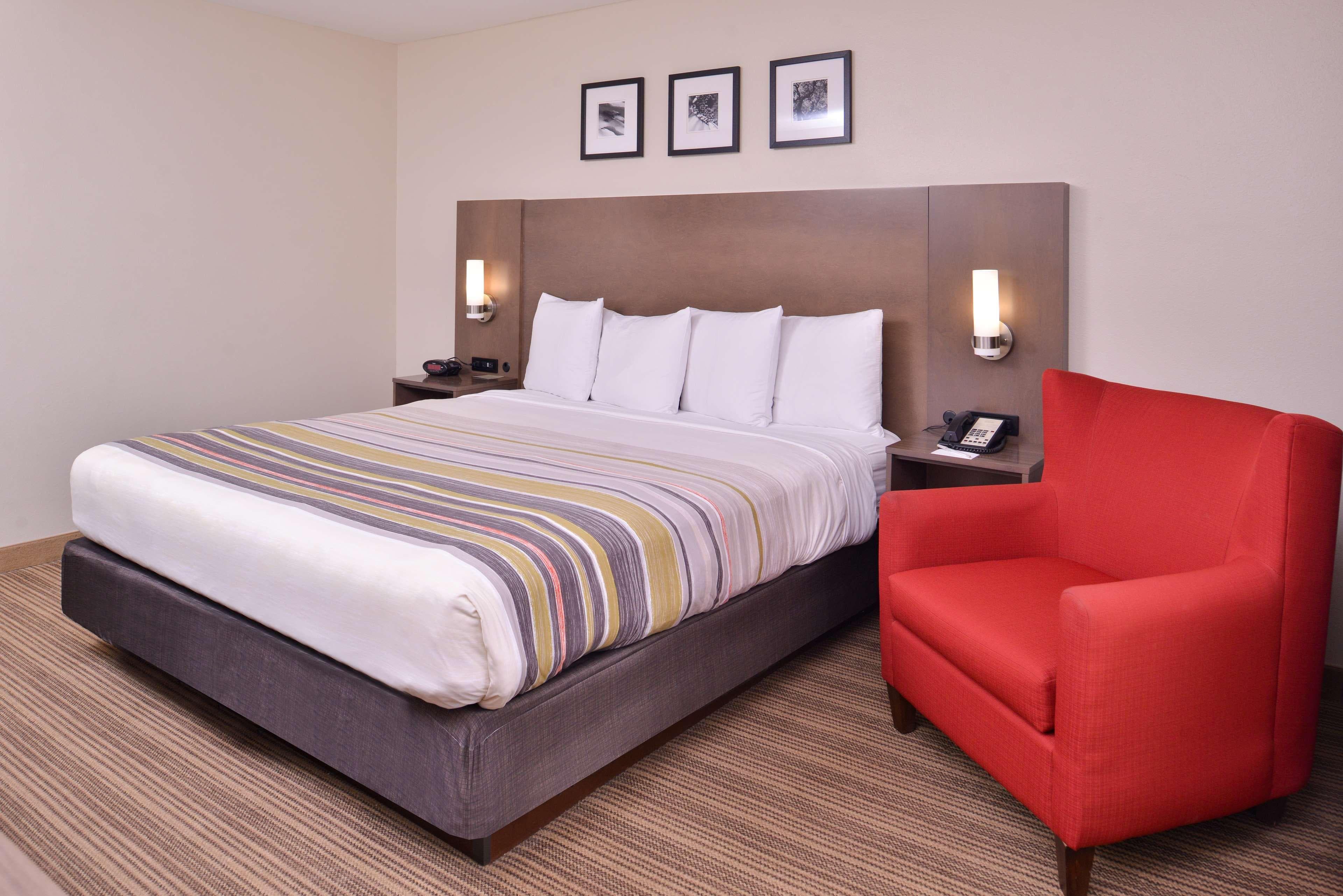 Country Inn & Suites by Radisson, Omaha Airport, IA - Image 4