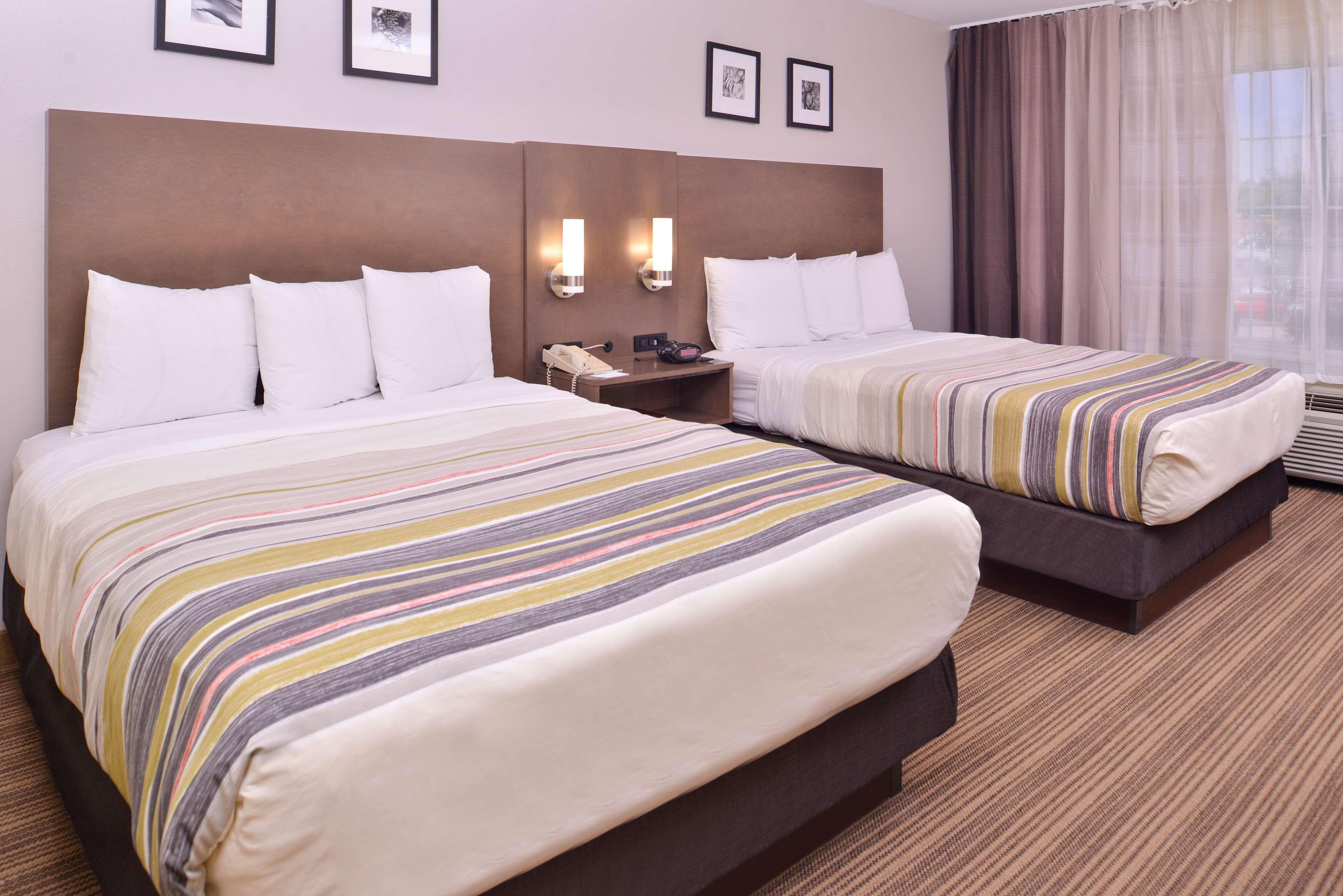 Country Inn & Suites by Radisson, Omaha Airport, IA - Image 2