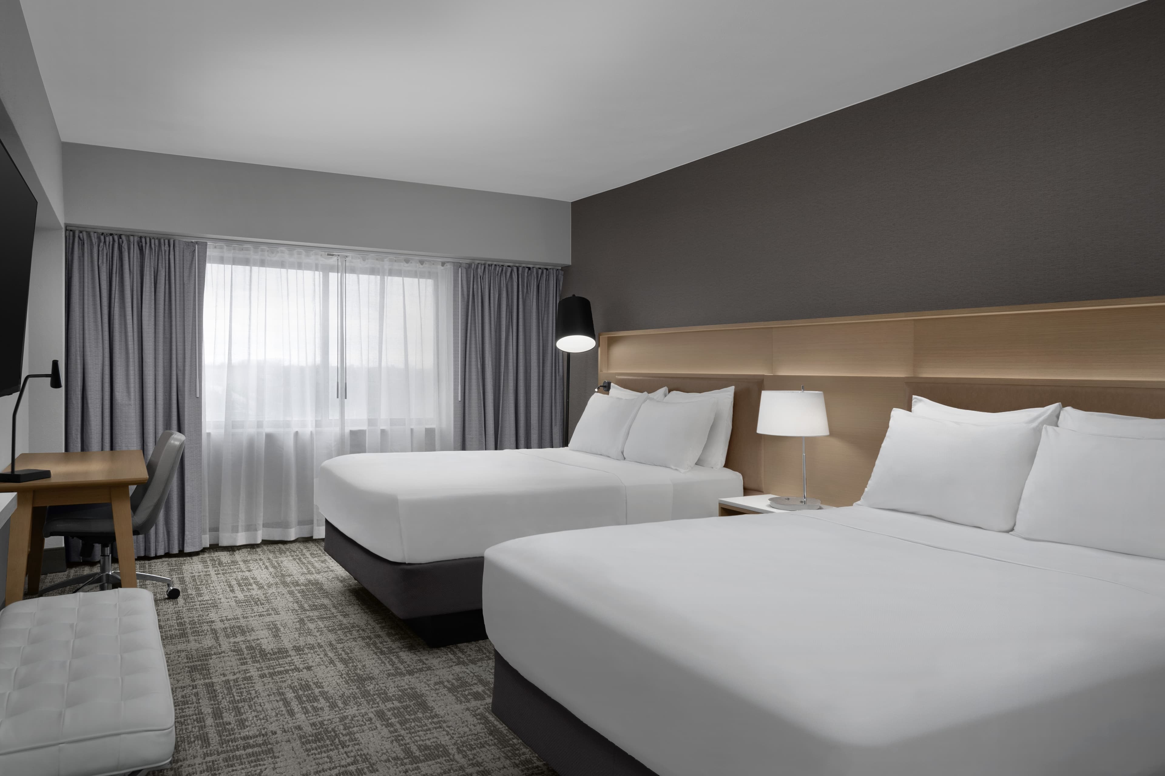 Radisson Hotel Cedar Rapids - Image 2