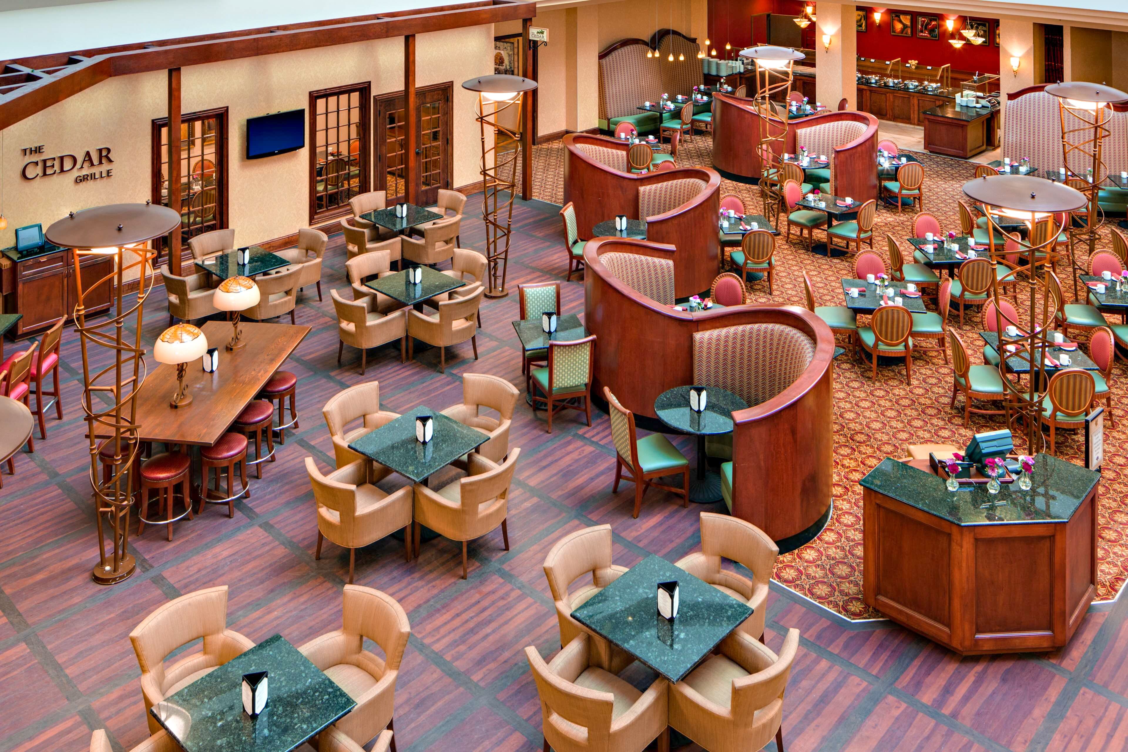 Radisson Hotel Cedar Rapids - Image 1