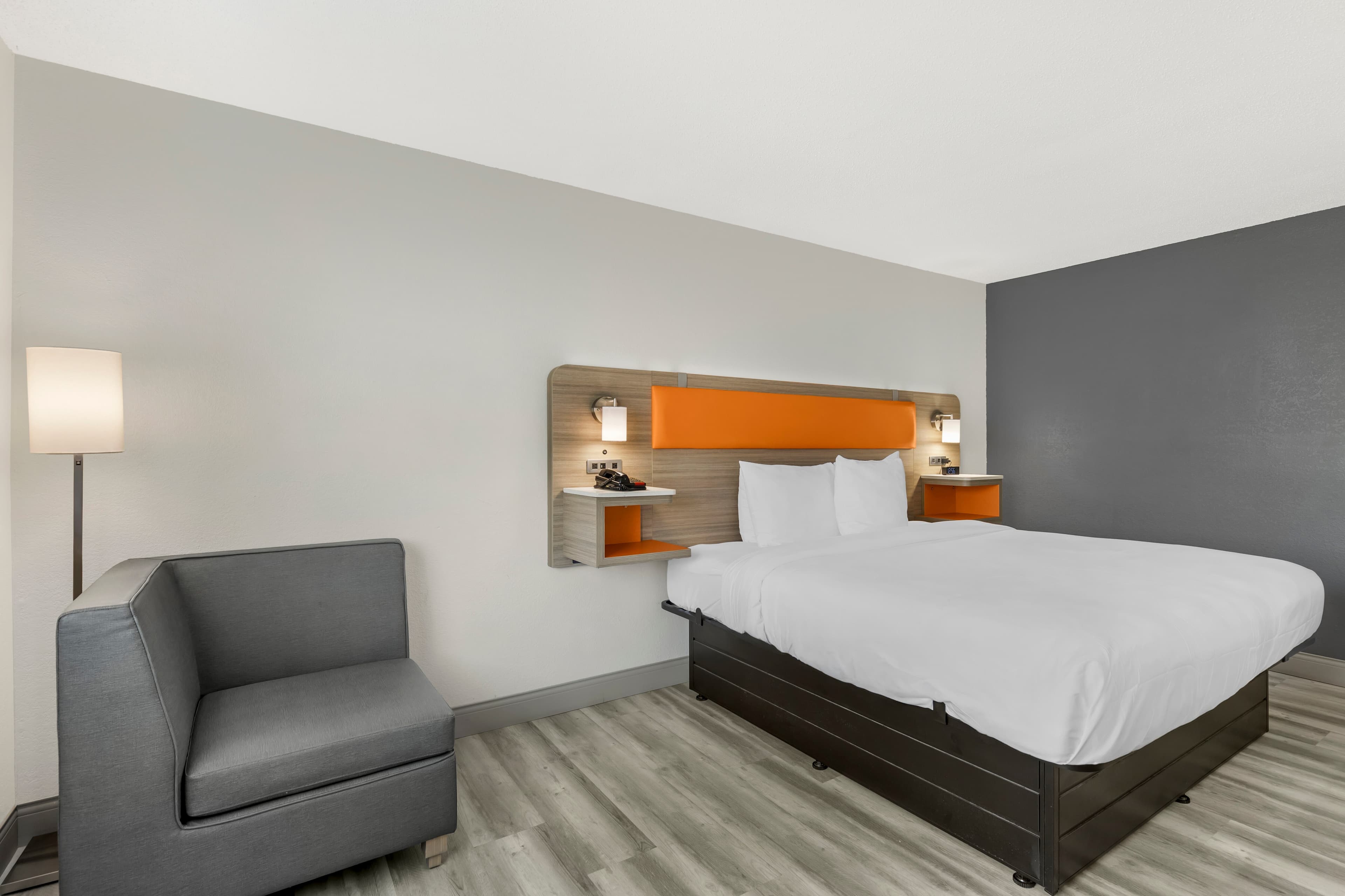 Quality Inn & Suites Ottumwa North - Image 4