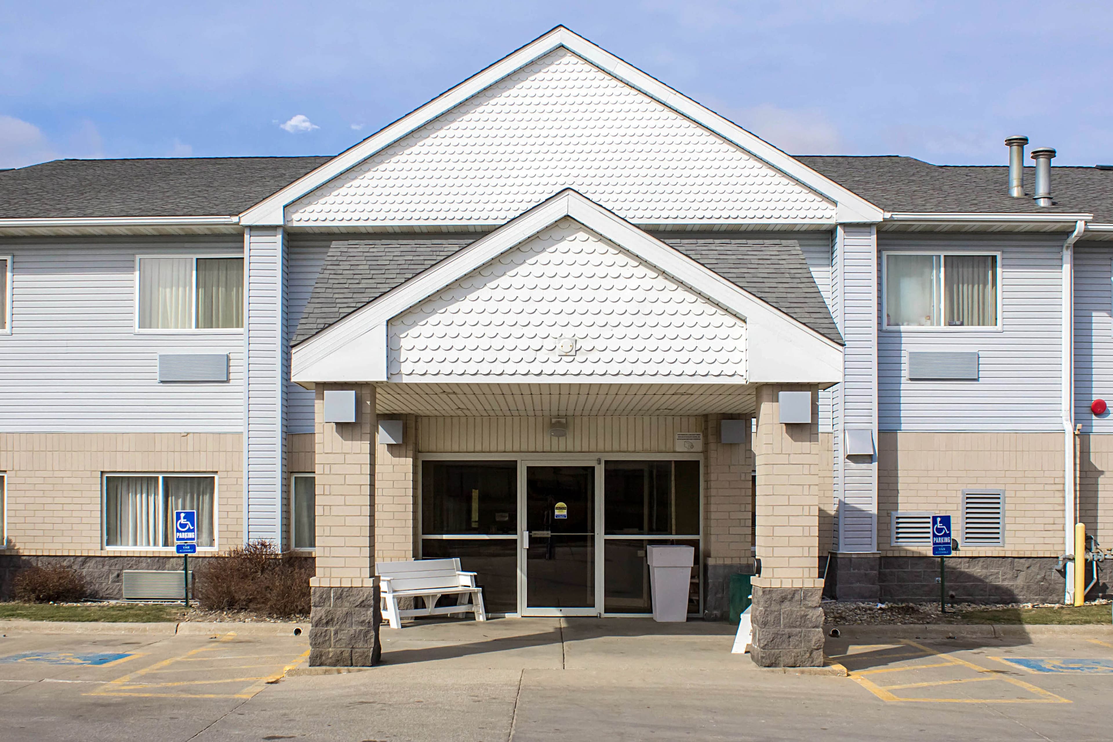 Quality Inn & Suites Sioux City Southeast - Image 1