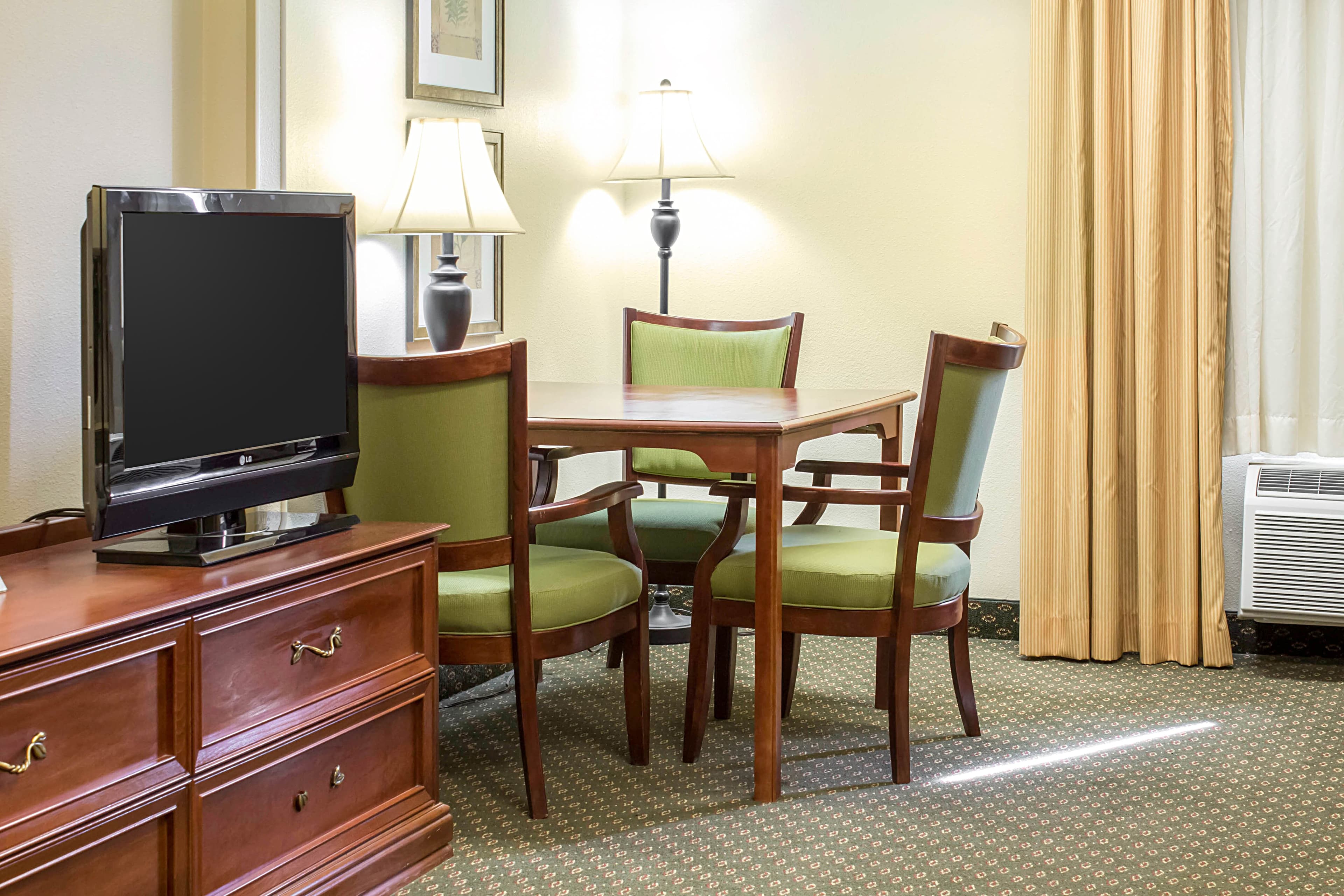 Quality Inn & Suites Sioux City Southeast - Image 3