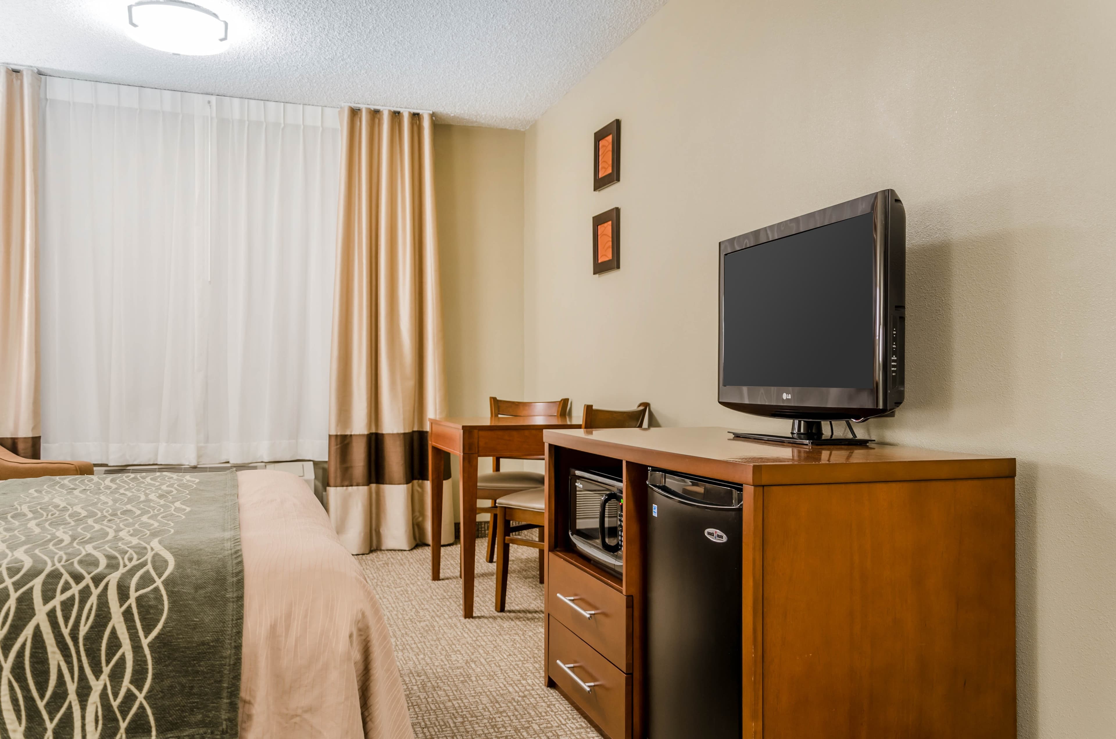 Comfort Inn - Image 4