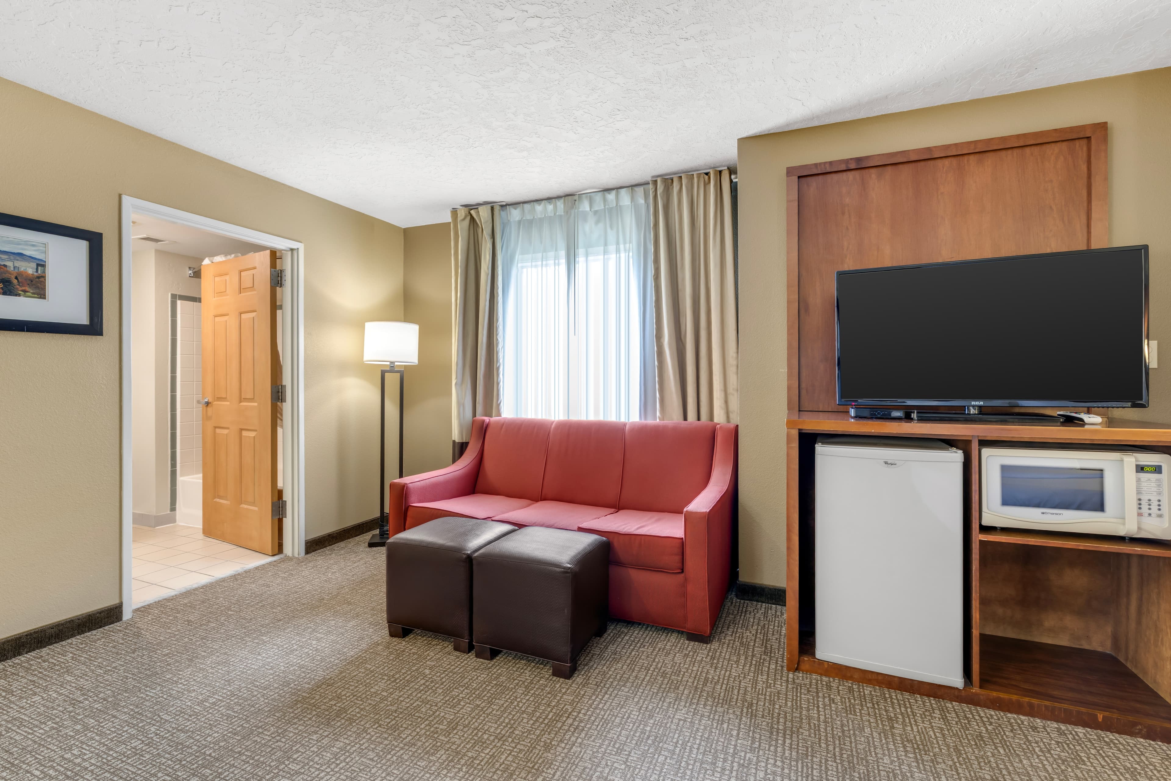 Comfort Suites Airport — 4