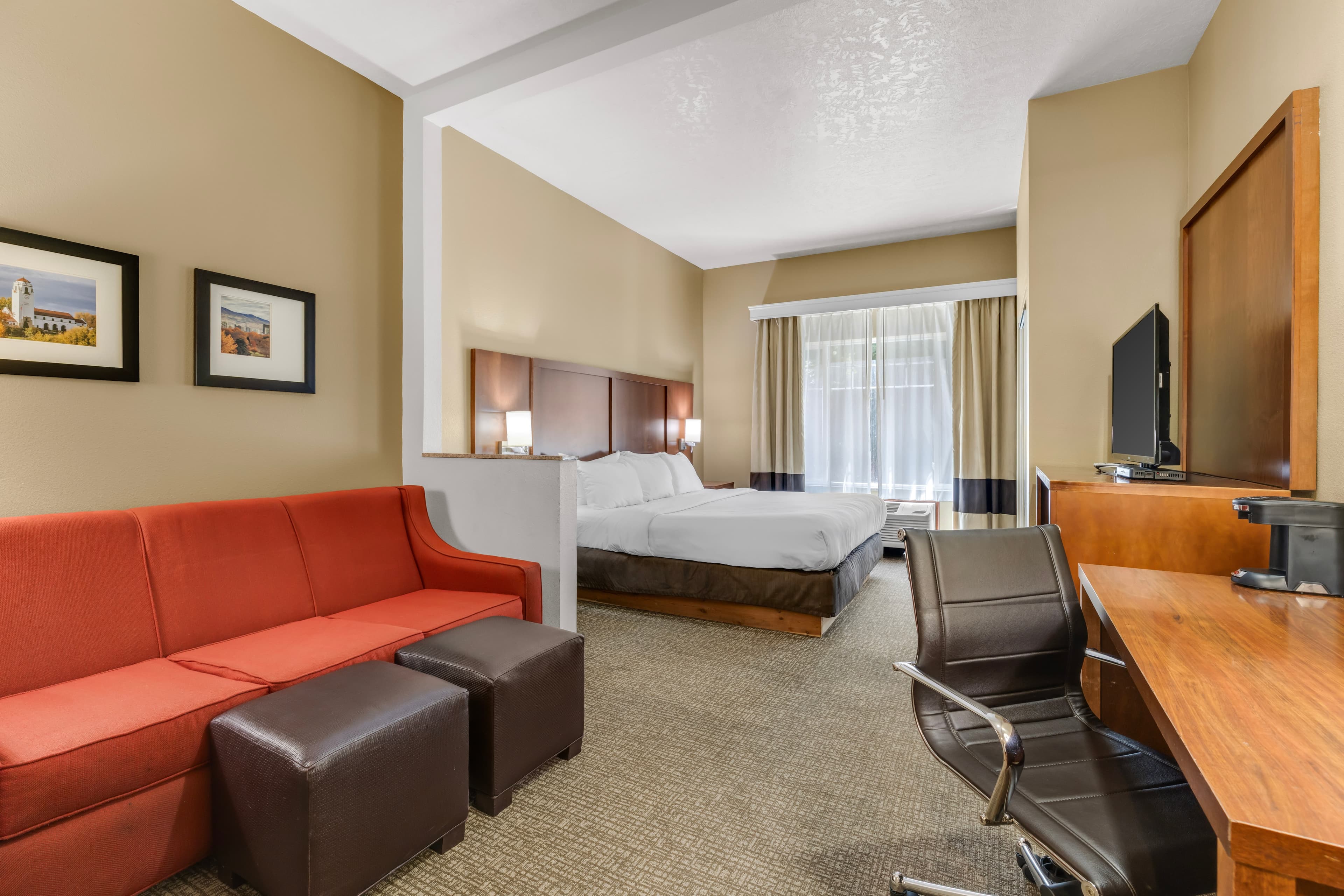 Comfort Suites Airport — 7