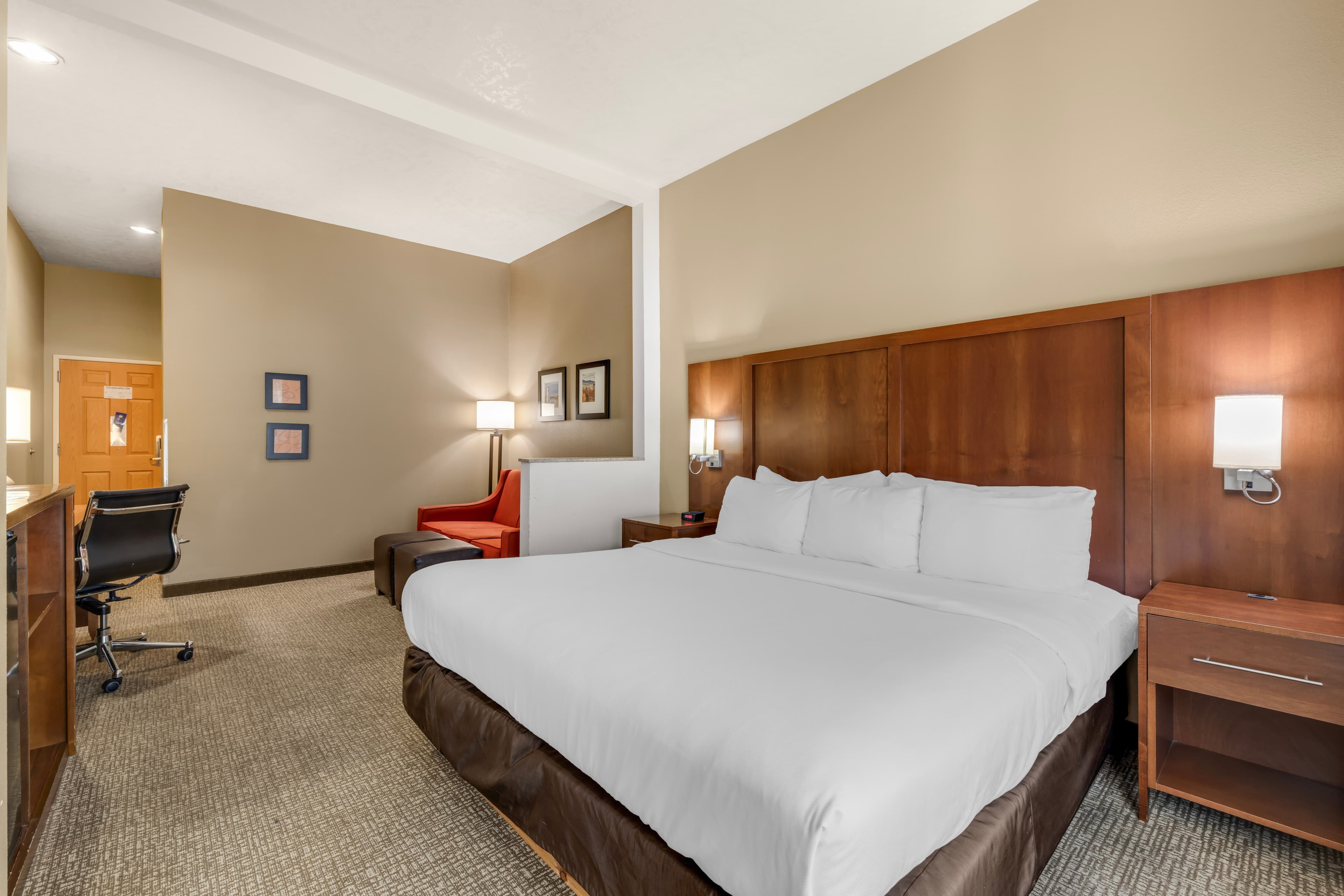 Comfort Suites Airport — 9