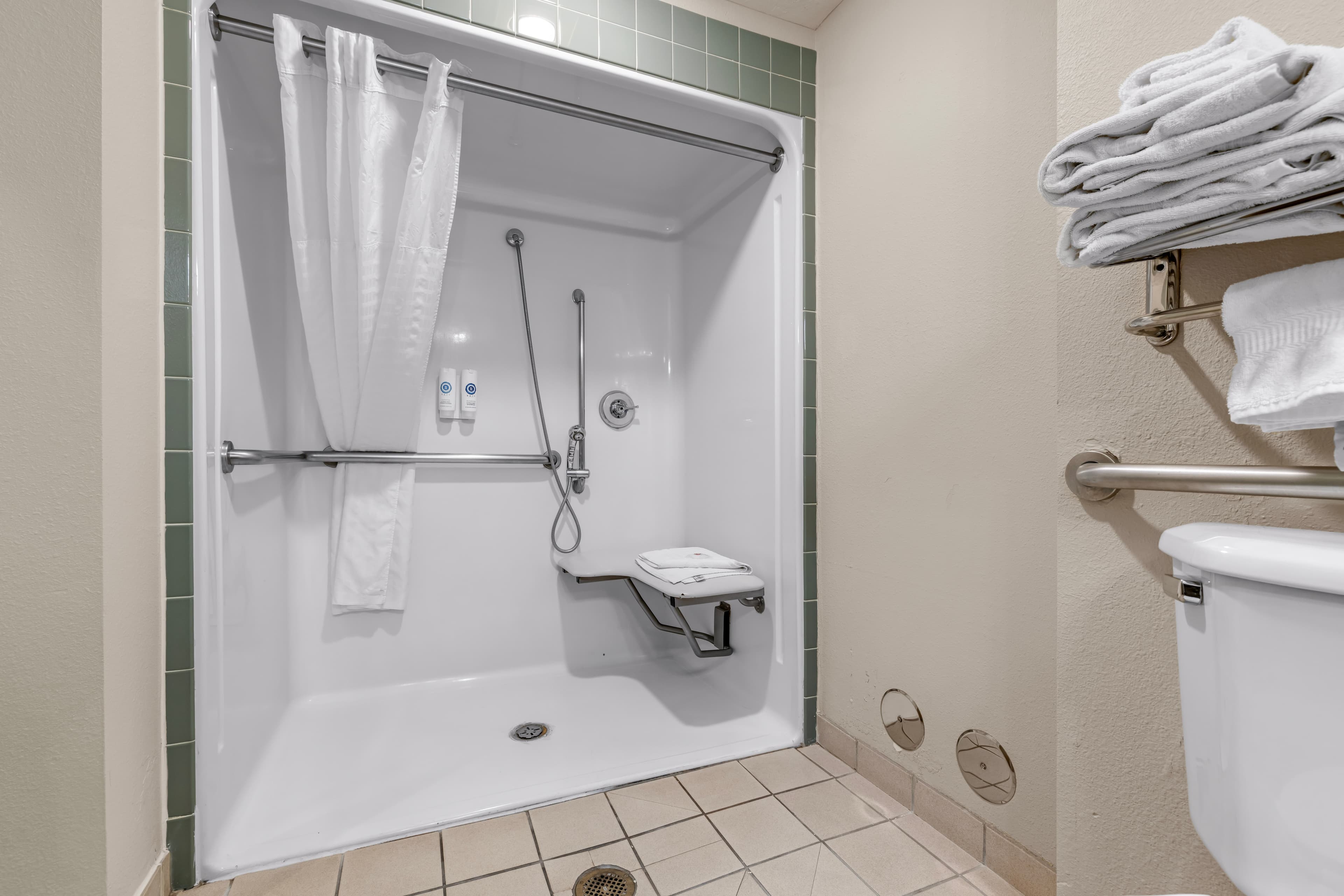 Comfort Suites Airport — 14