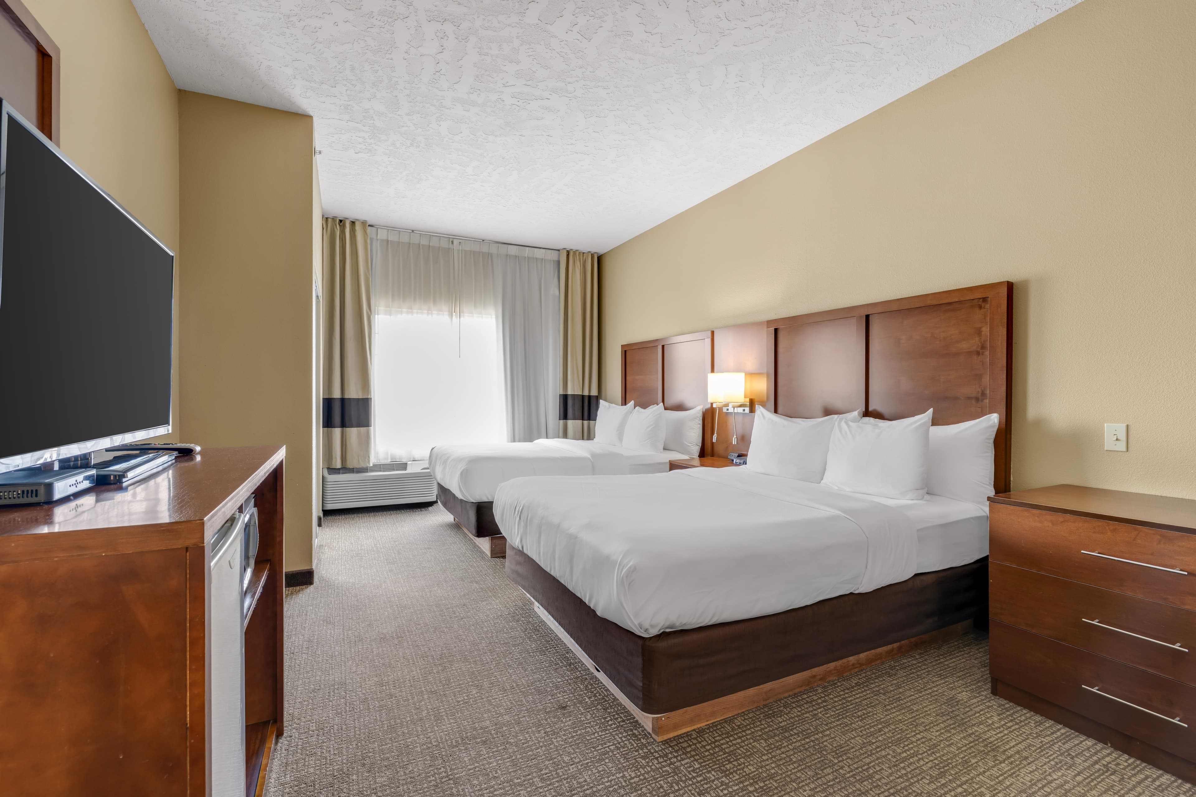 Comfort Suites Airport — 16