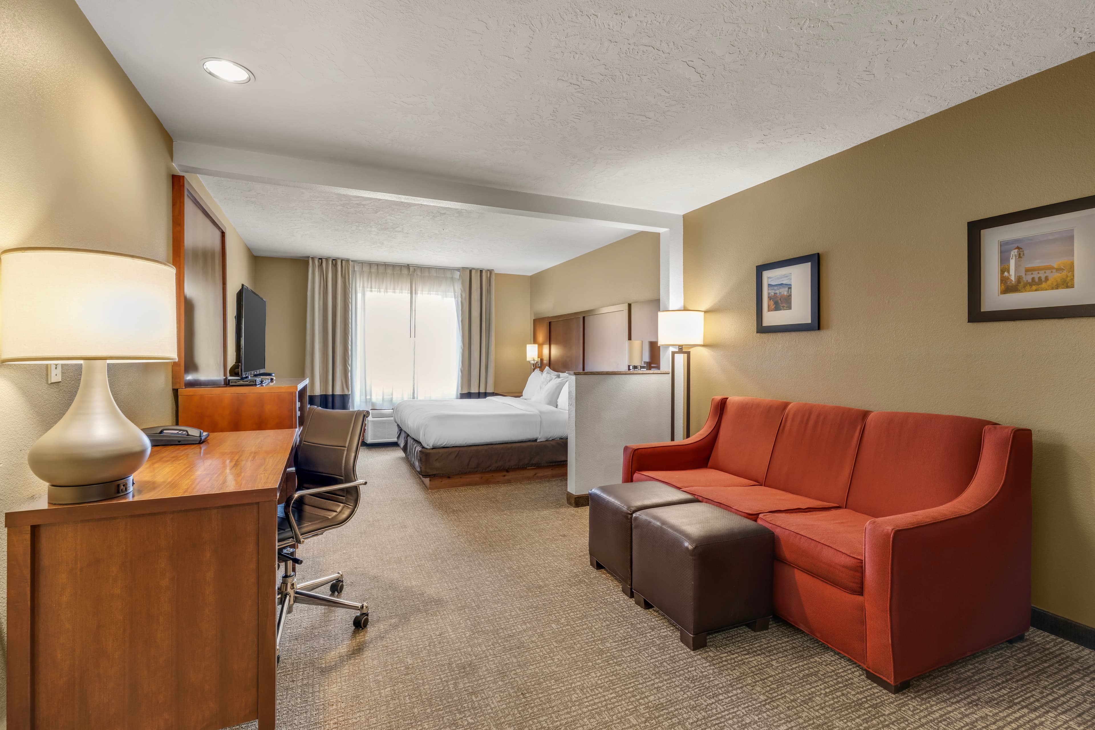 Comfort Suites Airport — 20