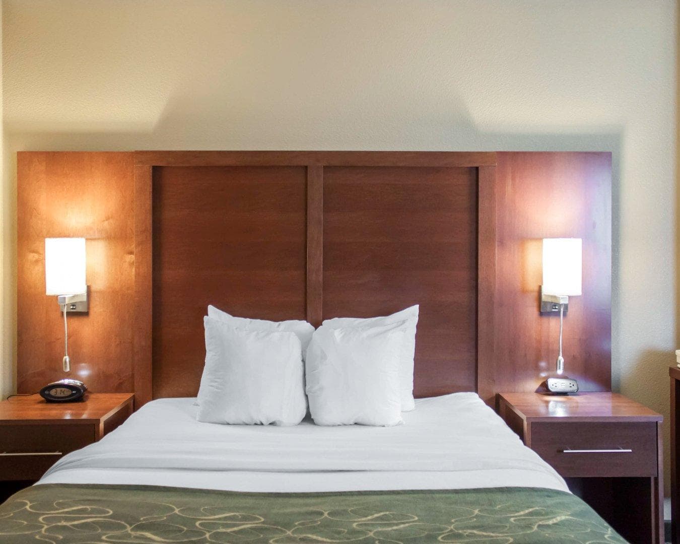 Comfort Suites Airport - Image 2