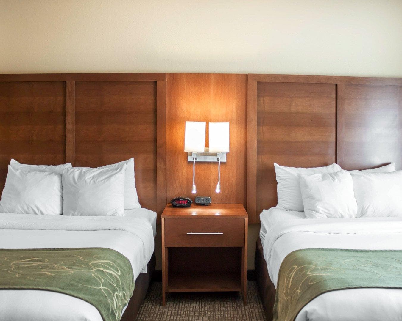 Comfort Suites Airport — 14