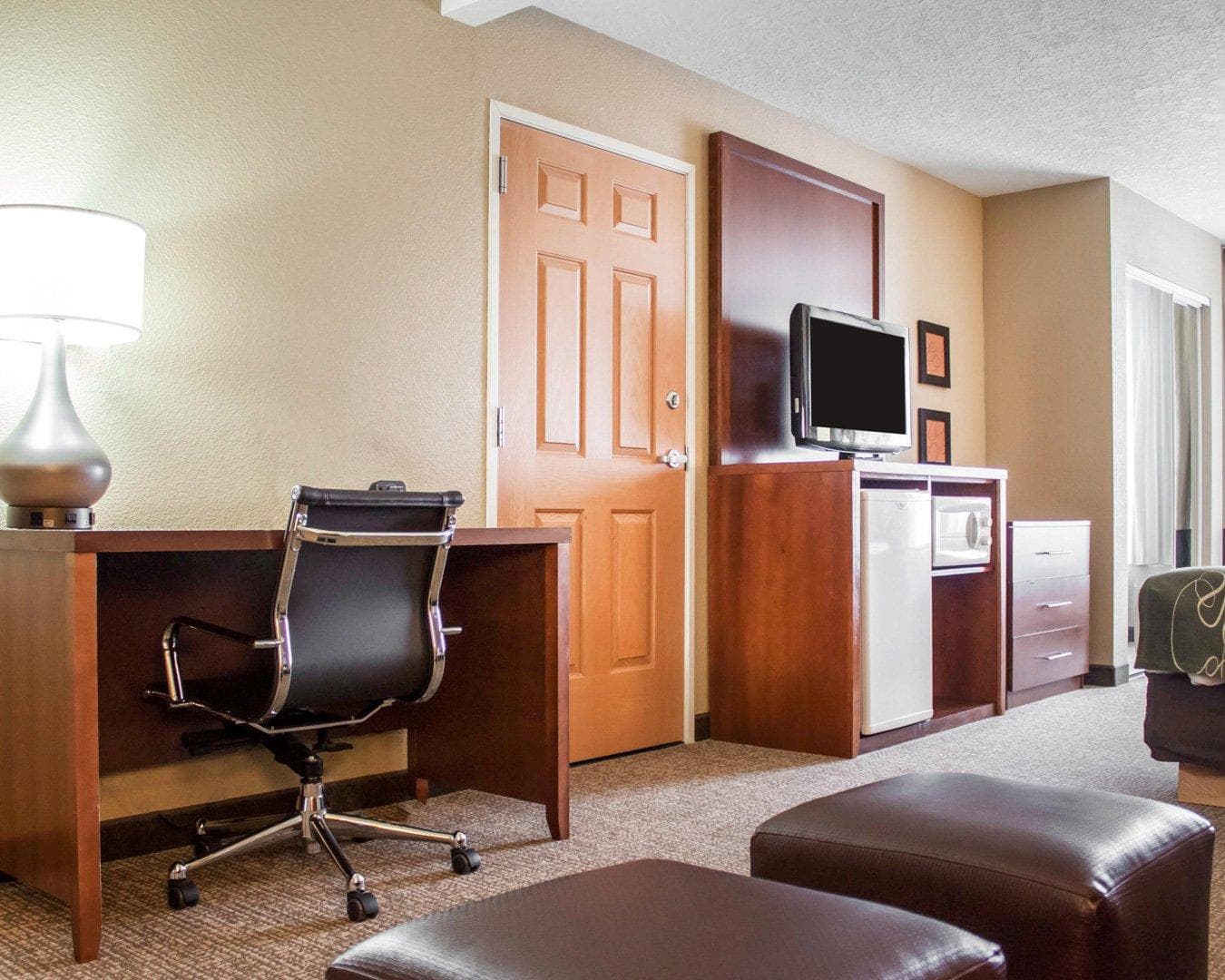 Comfort Suites Airport — 10