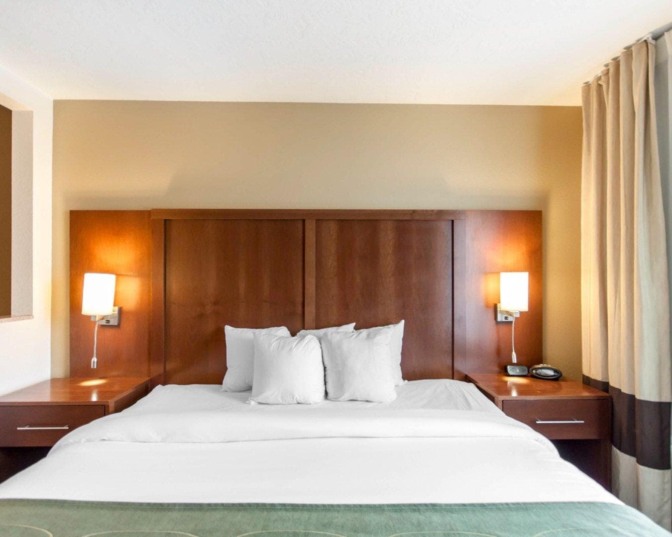 Comfort Suites Airport — 7