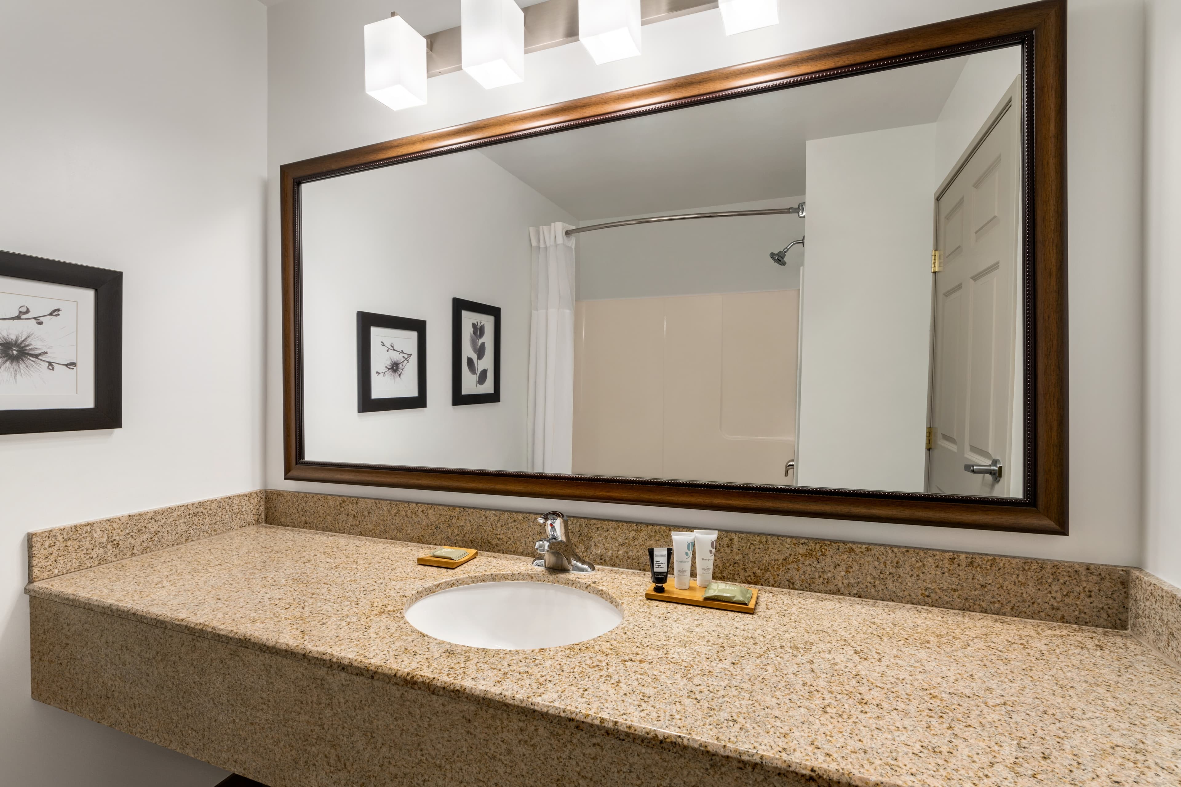 Country Inn & Suites by Radisson, Boise West - Meridian - Image 4