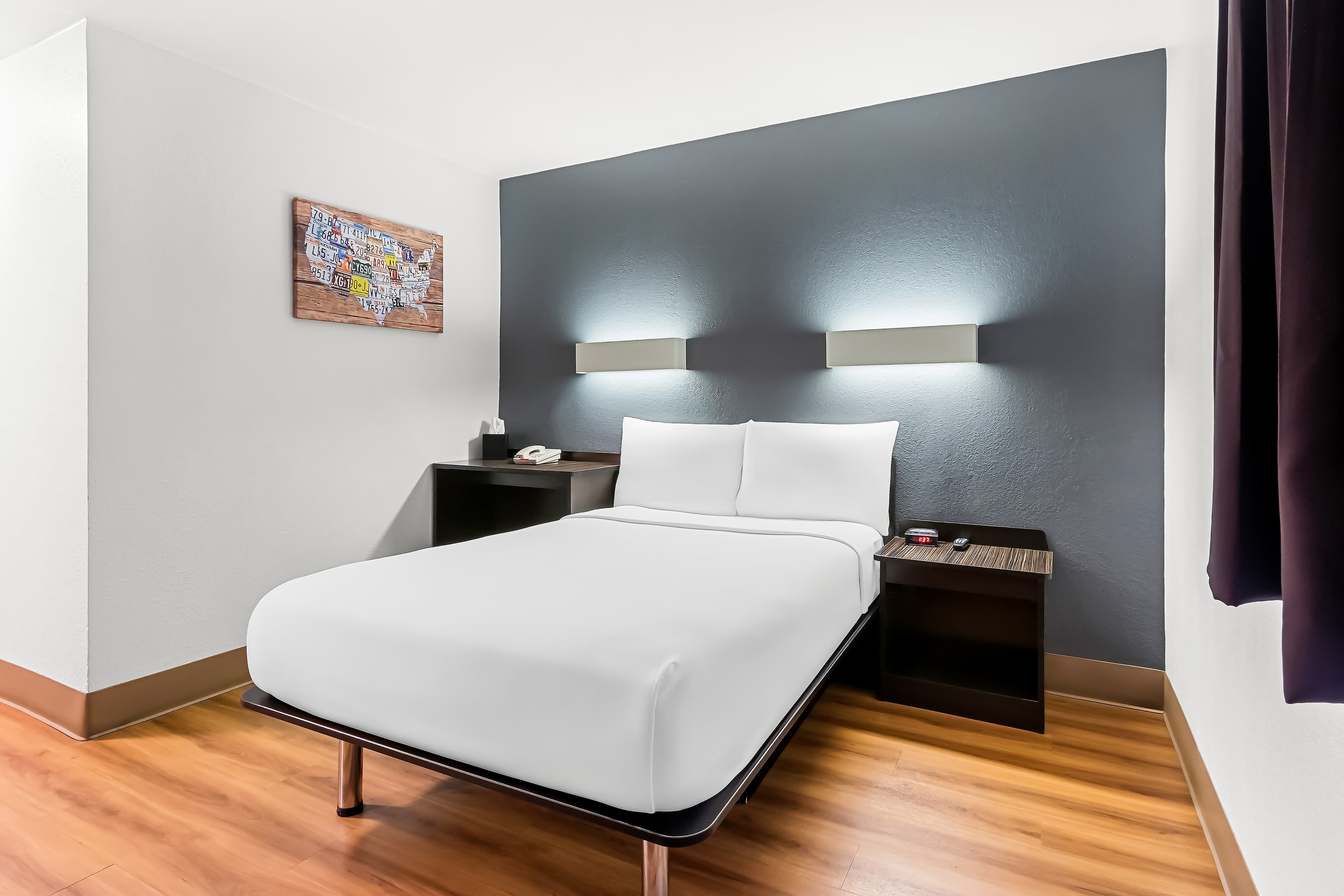 Econo Lodge — 8