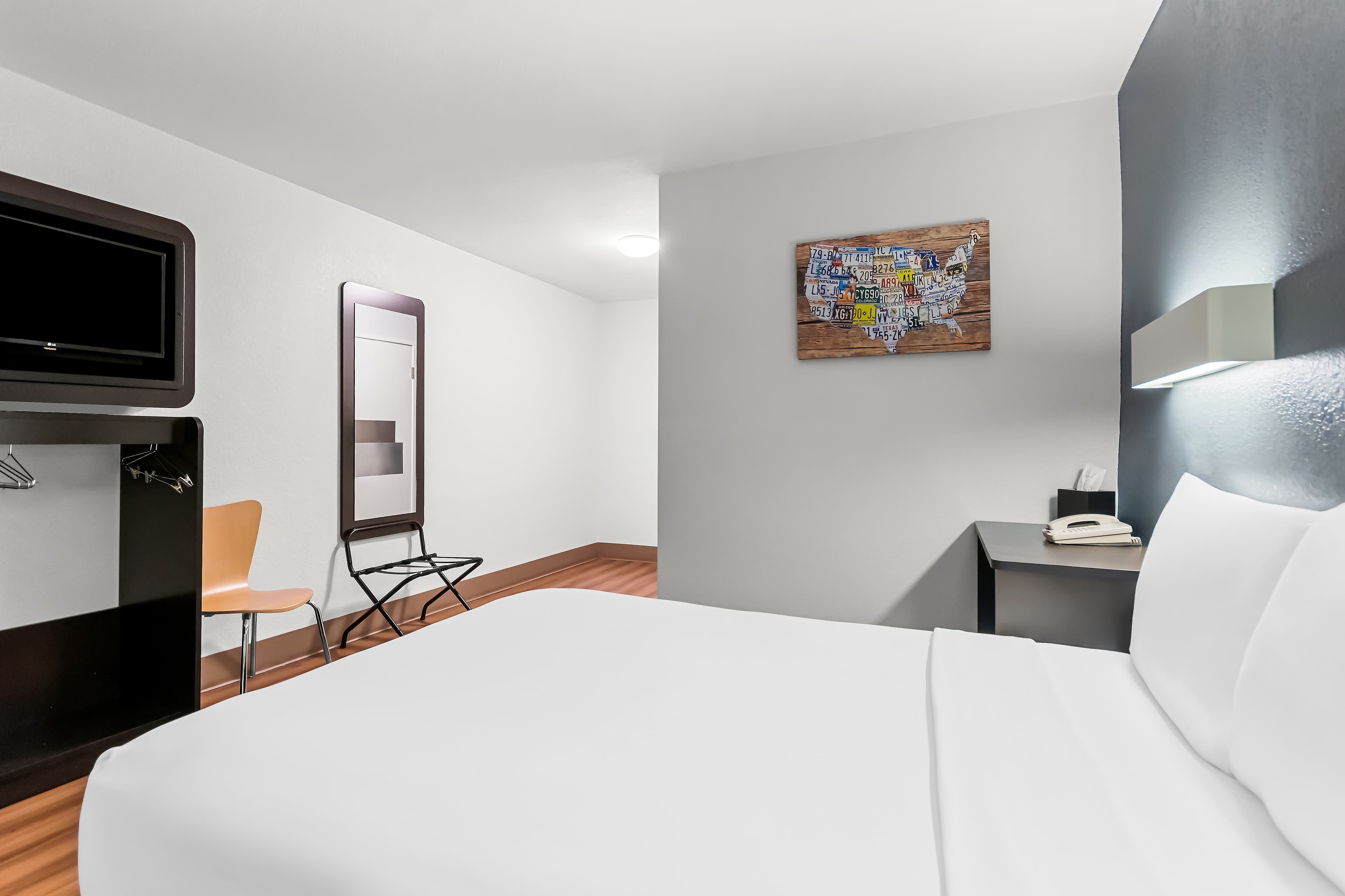 Econo Lodge — 9