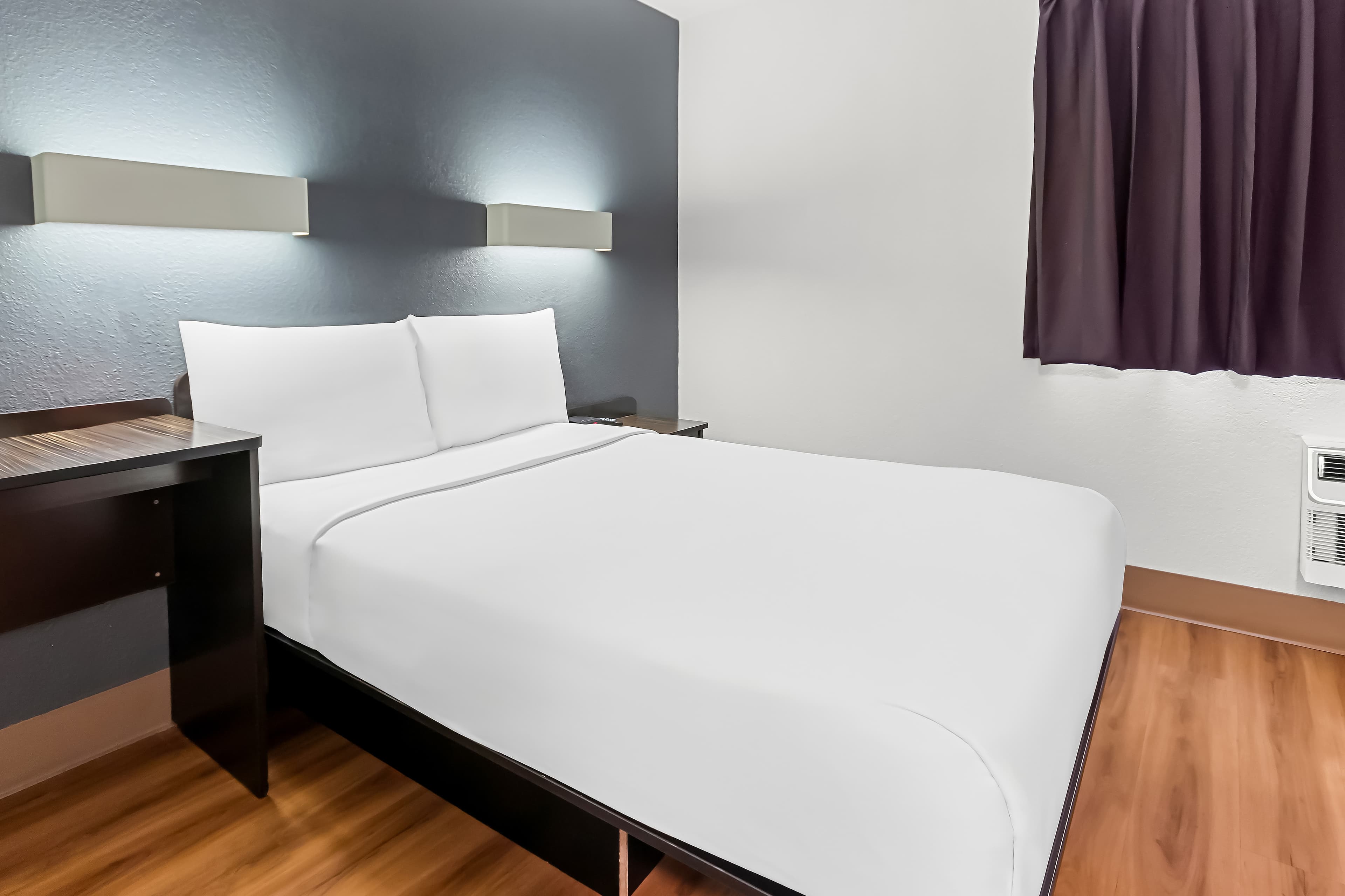 Econo Lodge — 10