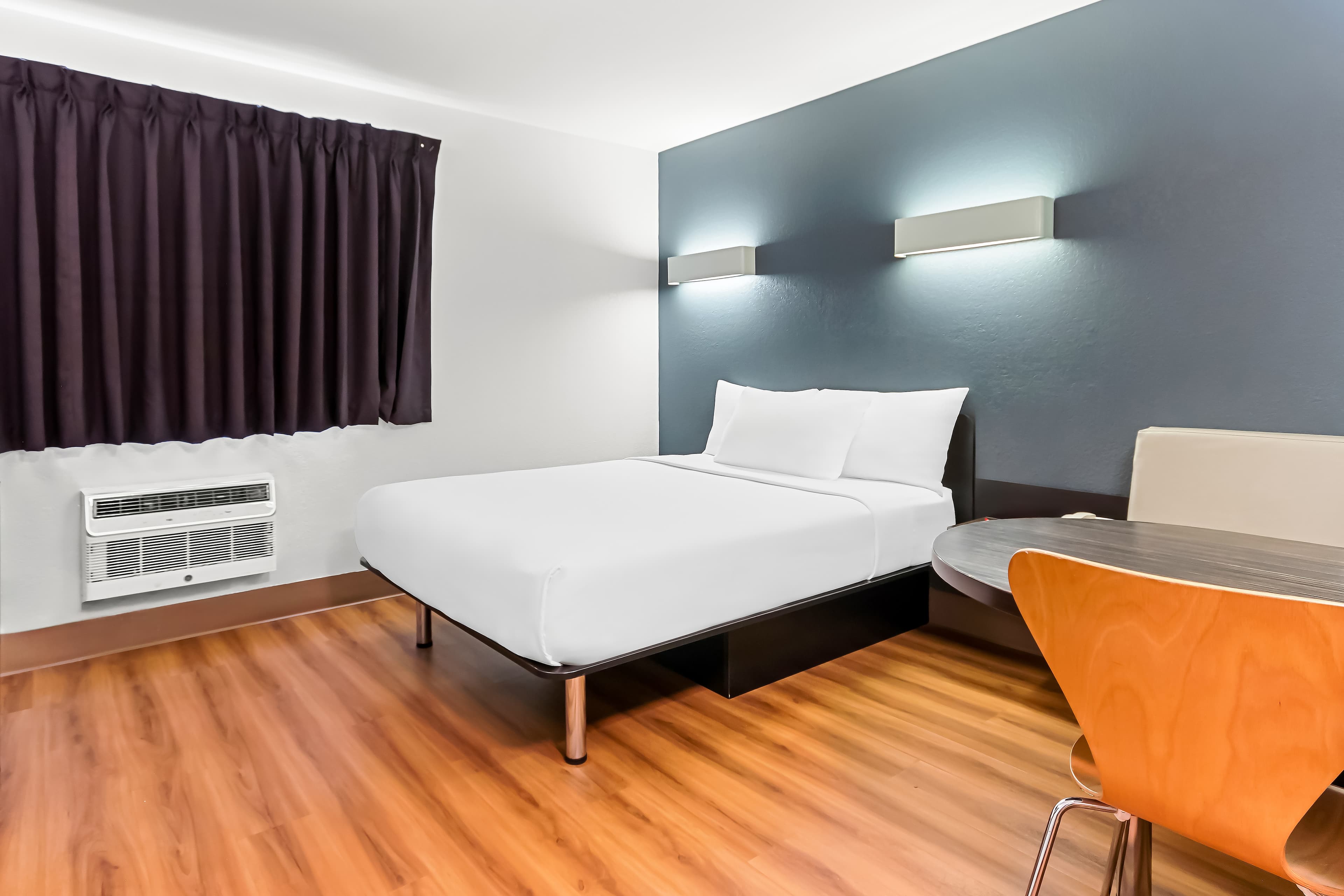 Econo Lodge — 13