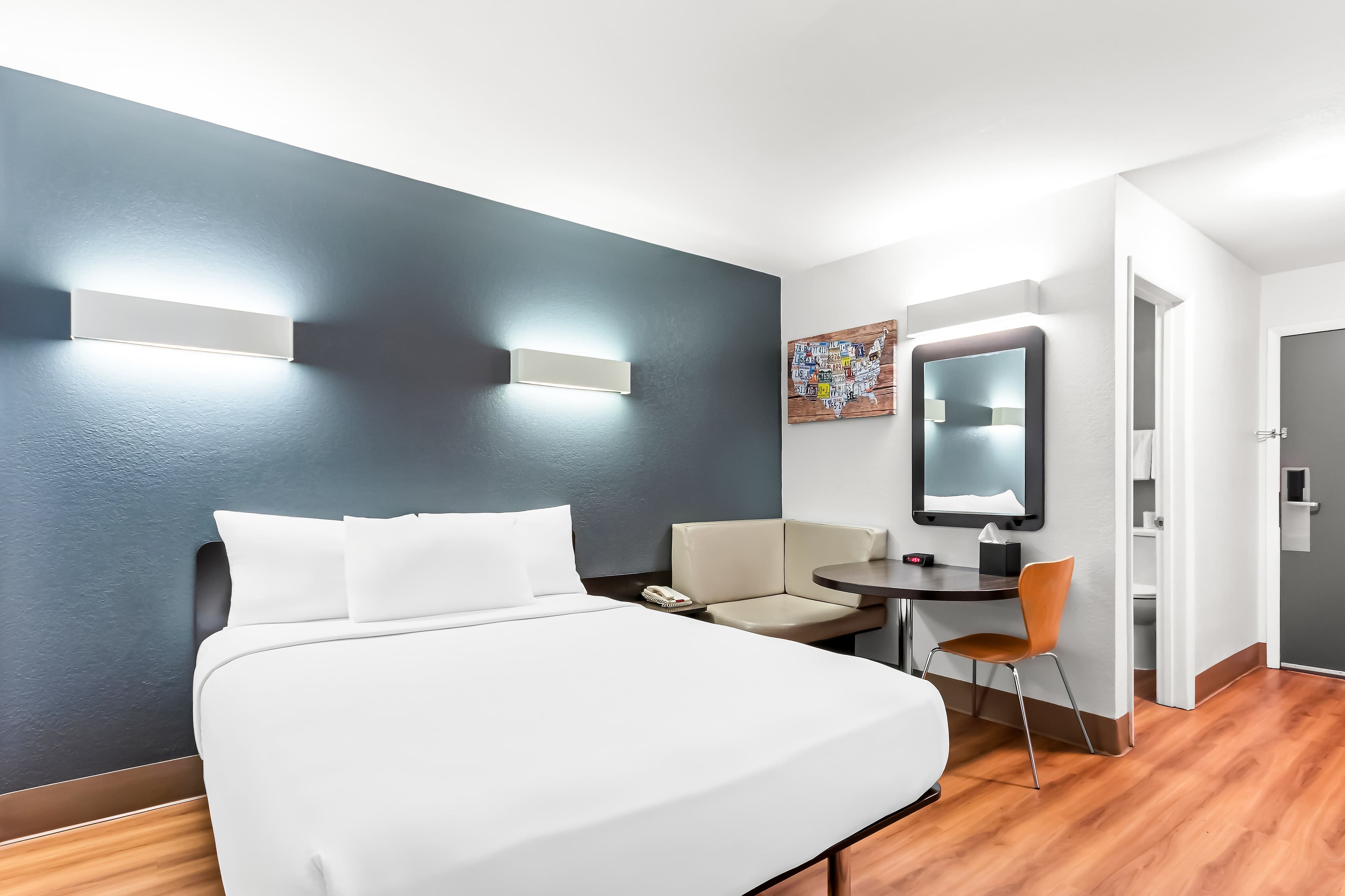 Econo Lodge — 14