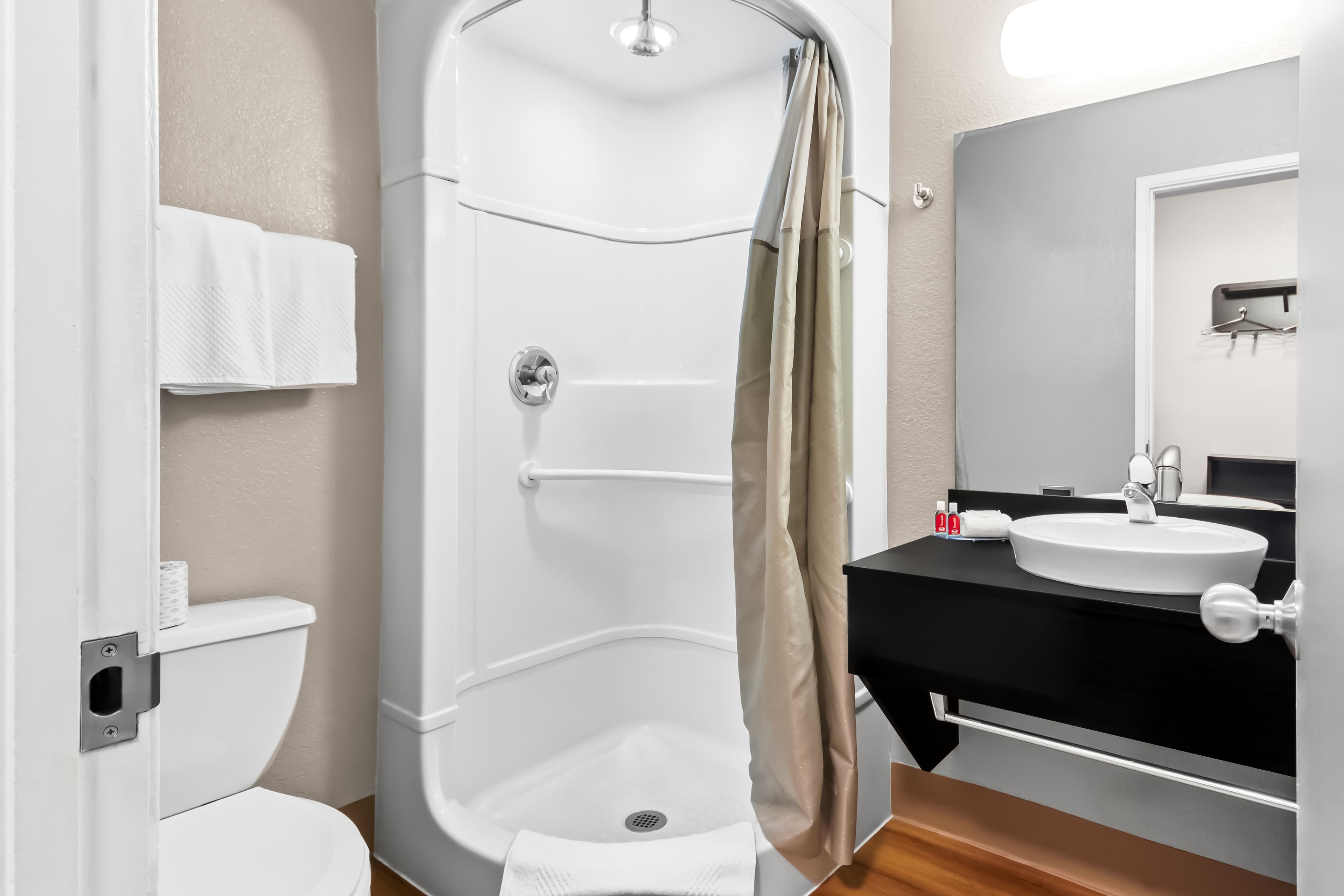 Econo Lodge — 6