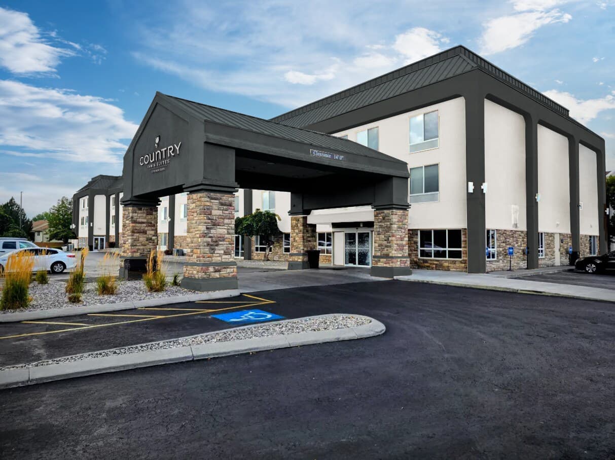 Country Inn & Suites by Radisson, Idaho Falls at the Mall - Image 1