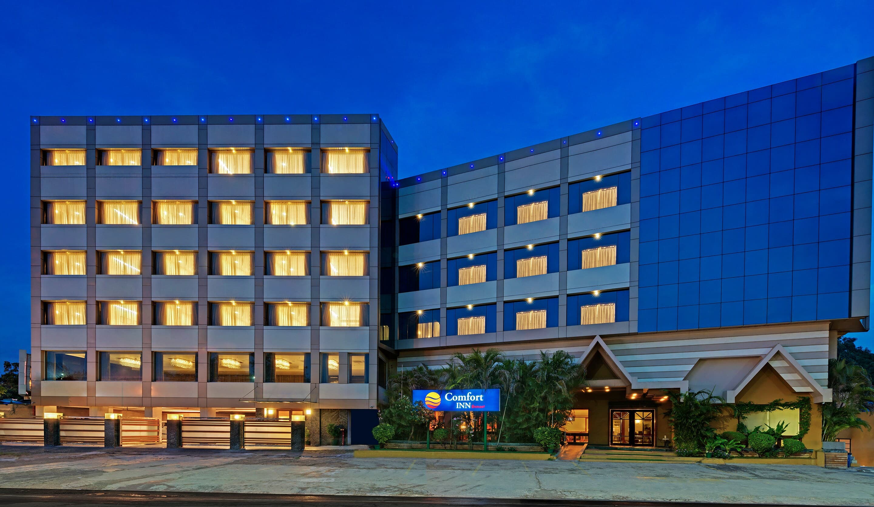 Comfort Inn Sunset - Image 1