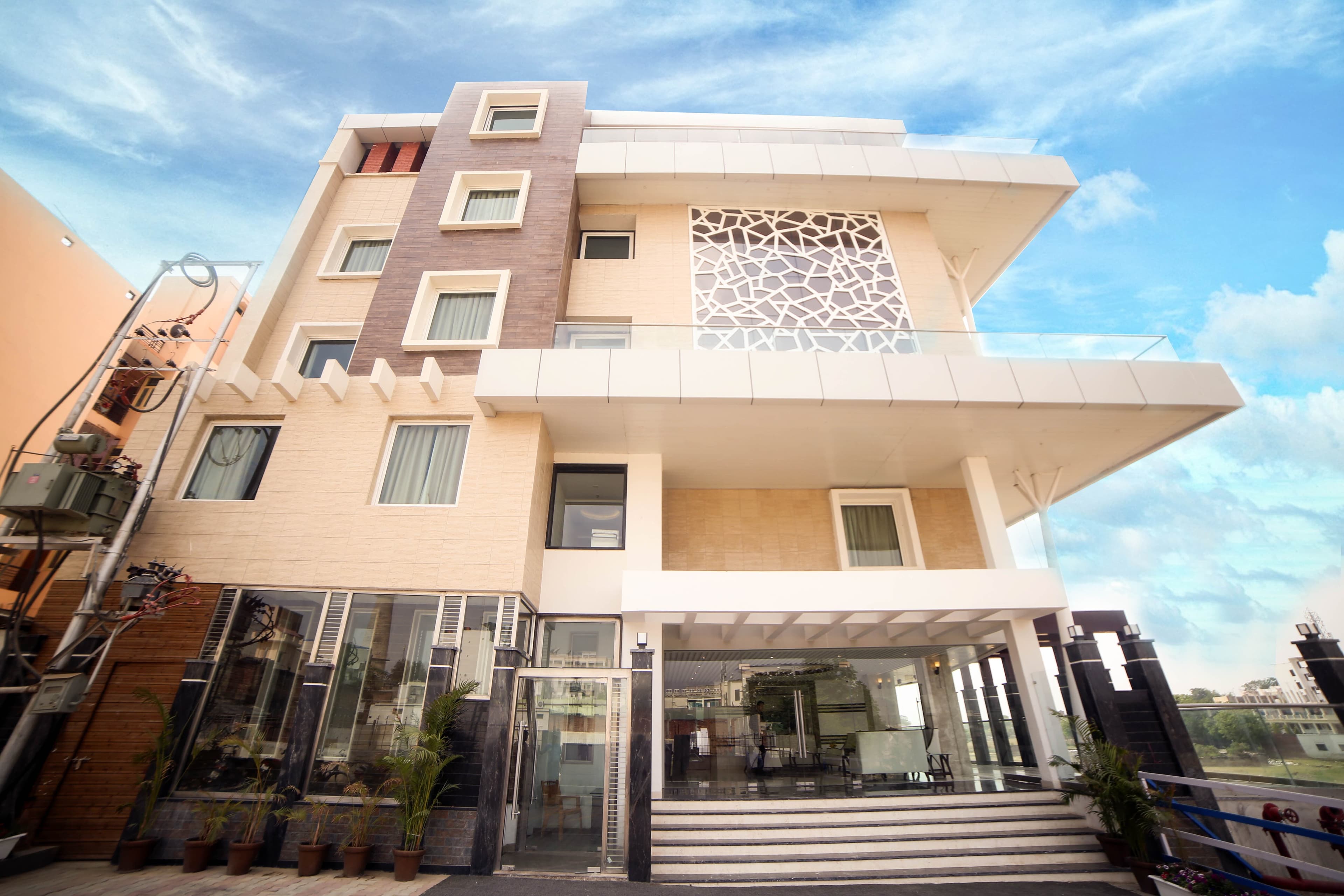 Comfort Inn Benares - Image 1