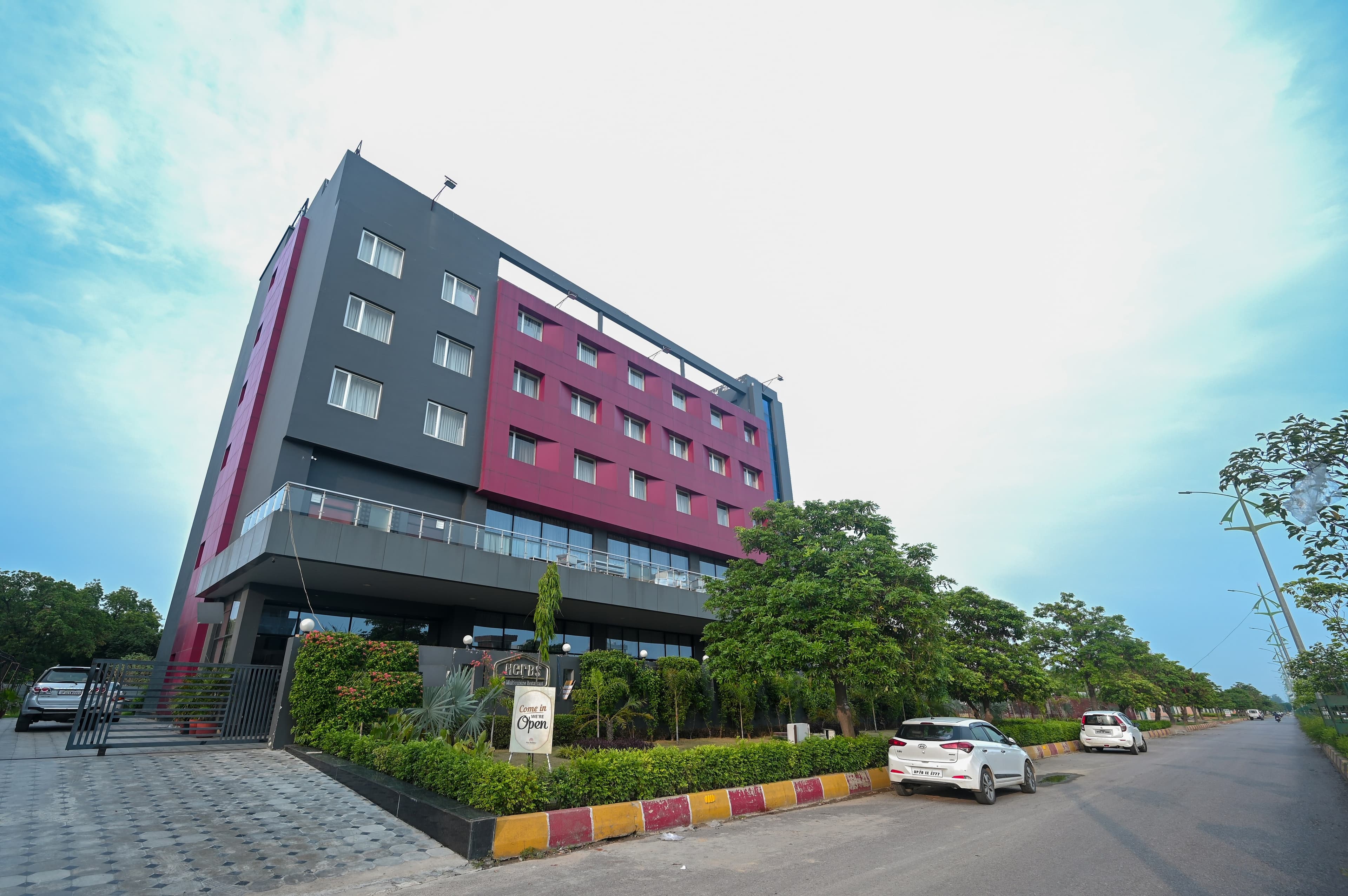 Comfort Hotel Vista - Image 1