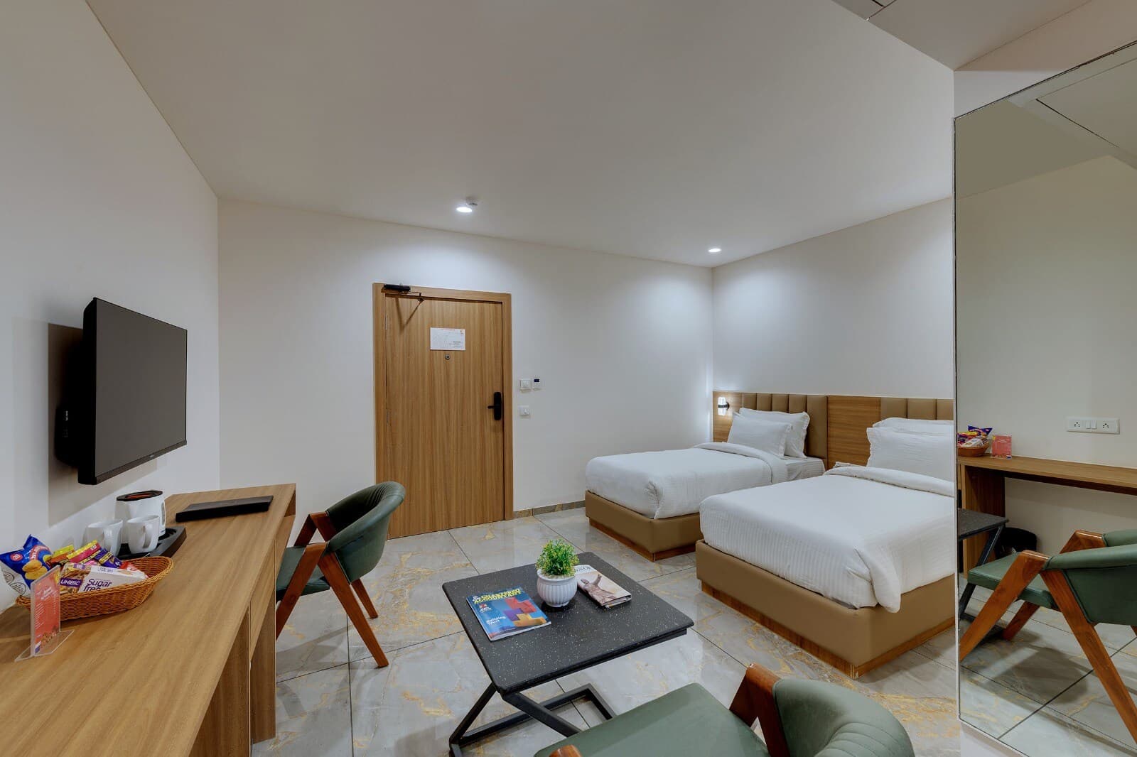 Comfort Inn Sapphire, Chandkheda — 9