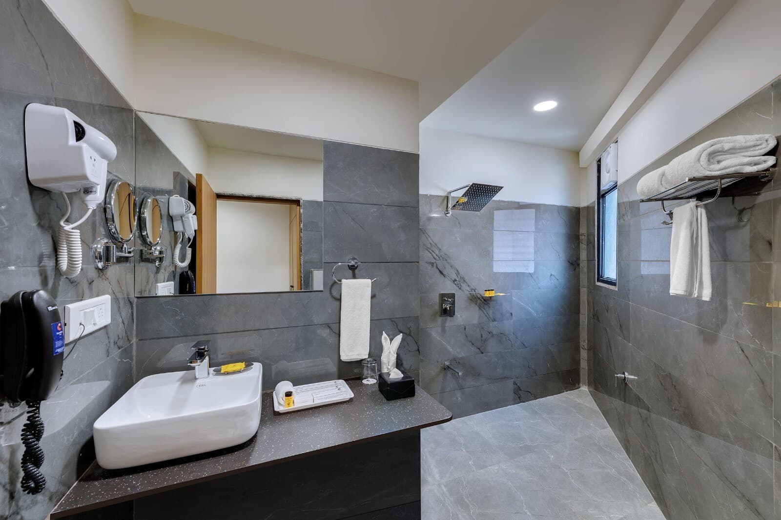 Comfort Inn Sapphire, Chandkheda — 17