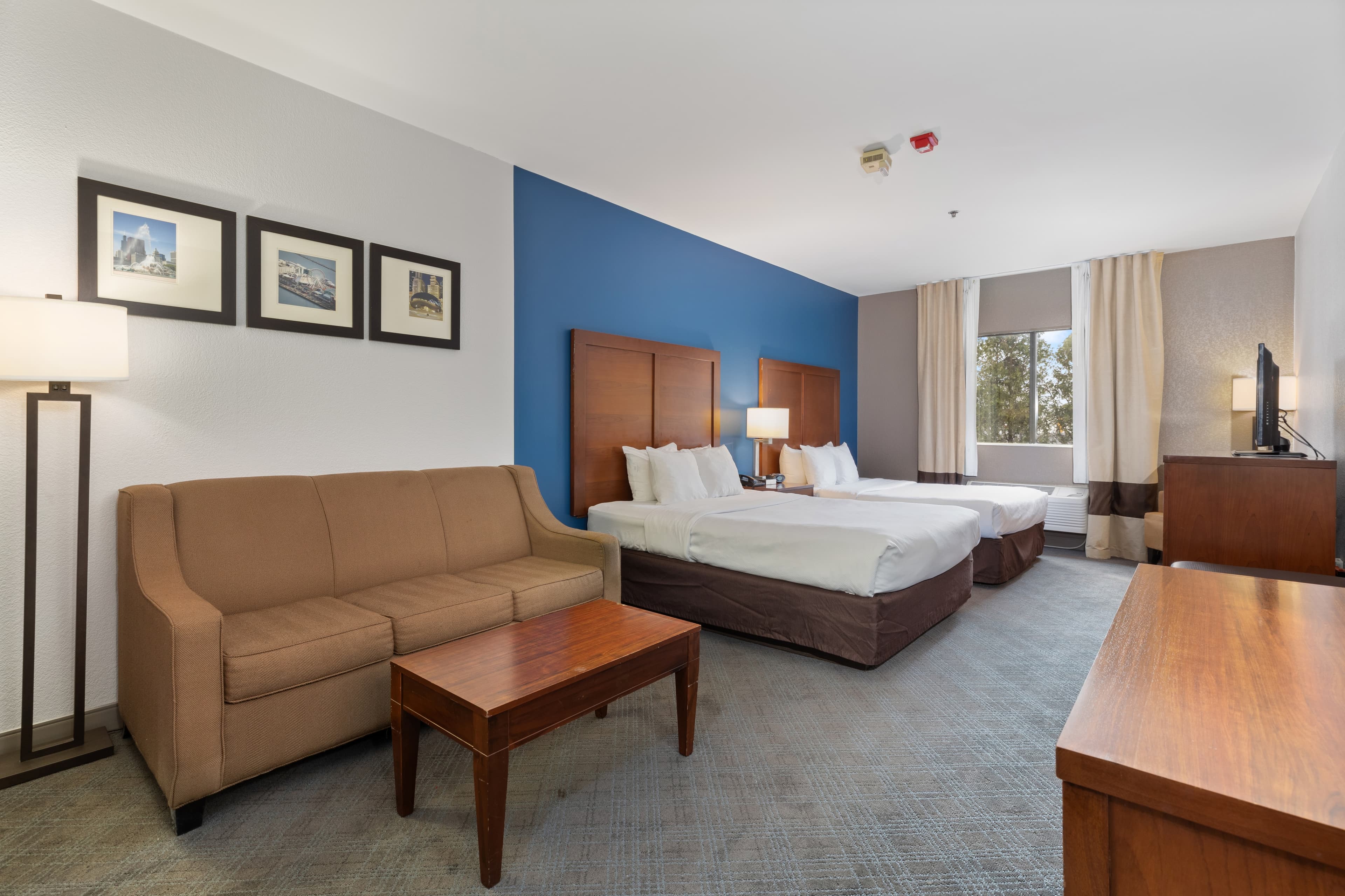 Comfort Suites Lombard - Addison - Image 4