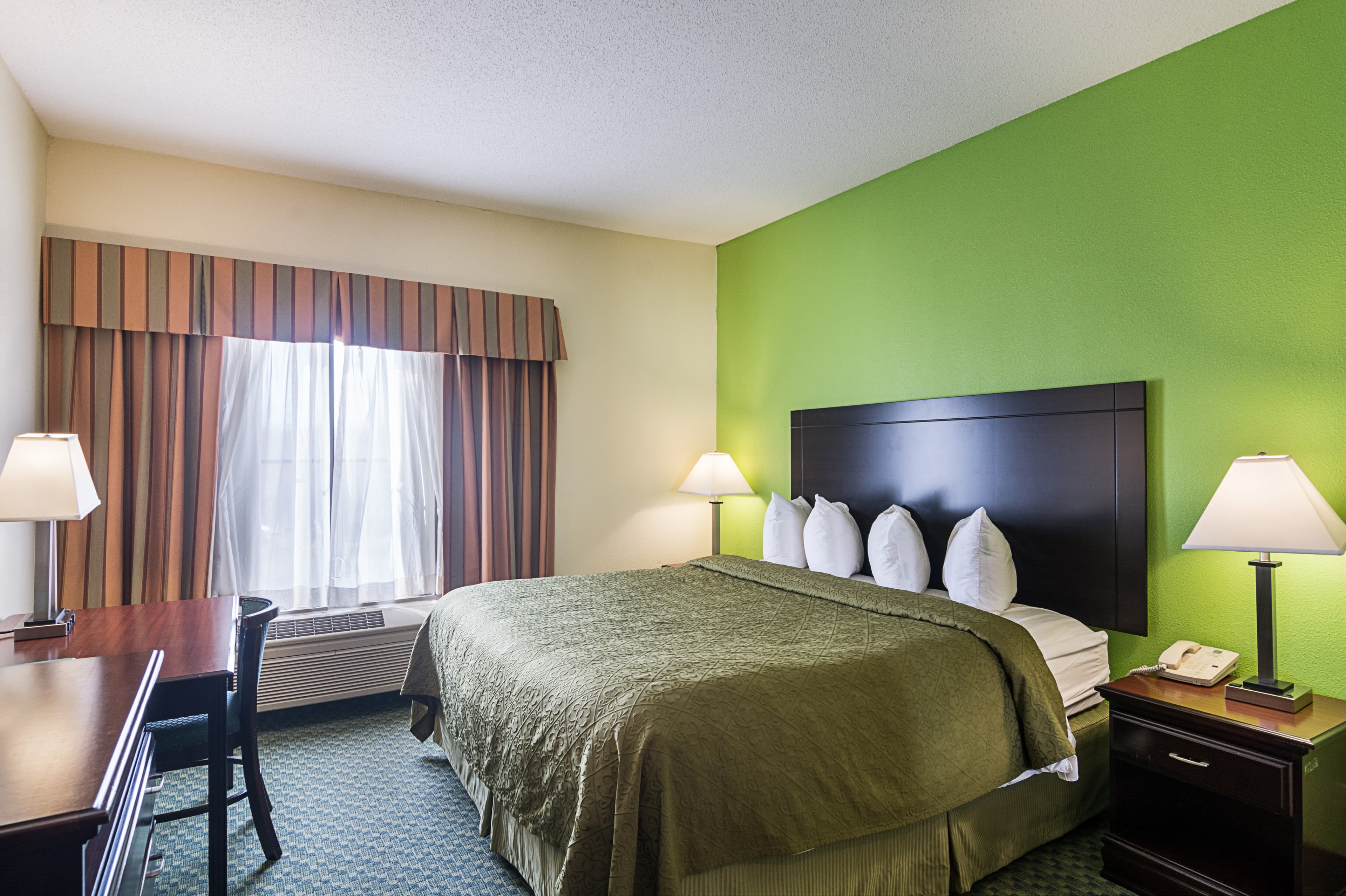 Quality Inn & Suites Harvey - Chicago Southland - Image 3