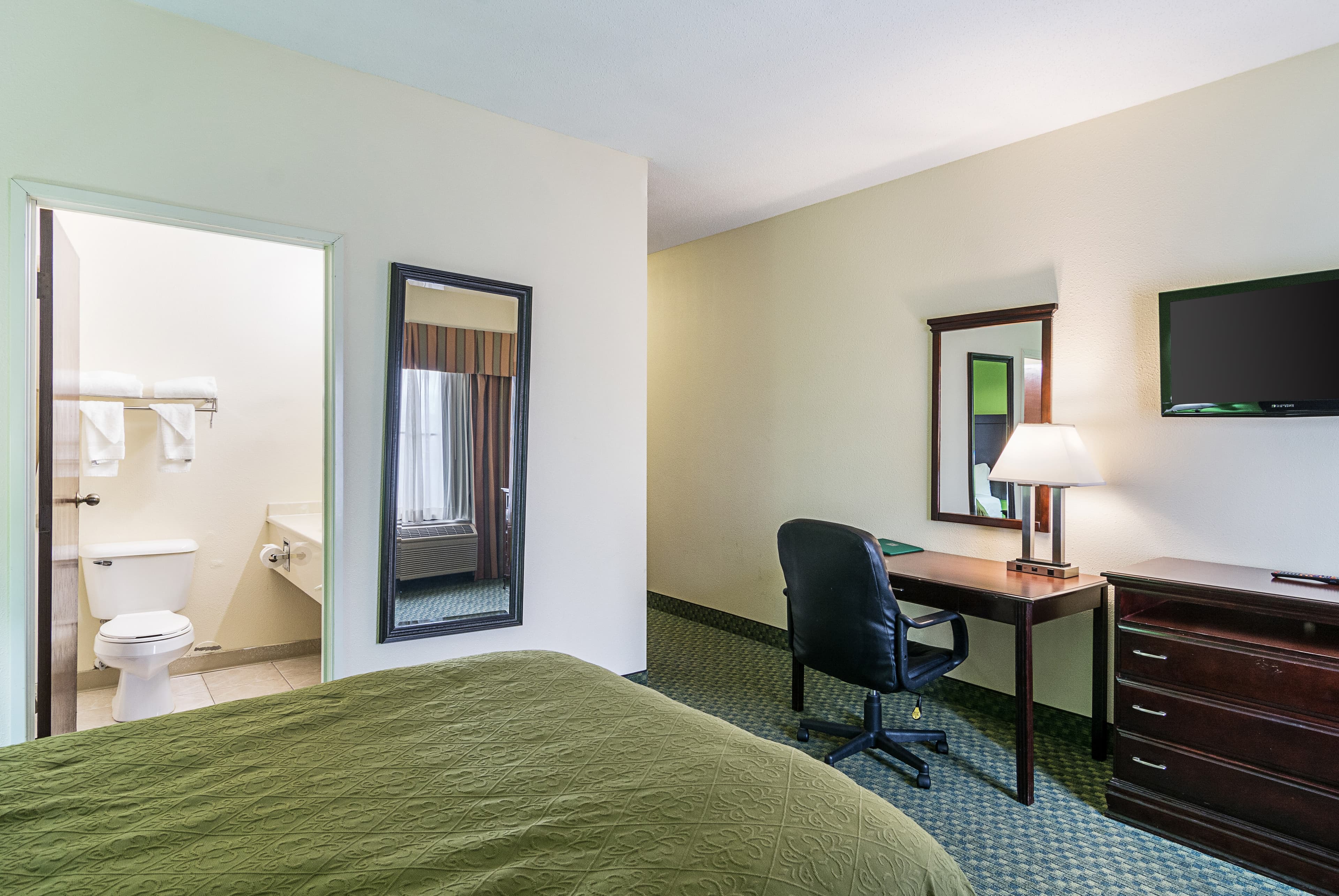 Quality Inn & Suites Harvey - Chicago Southland — 8