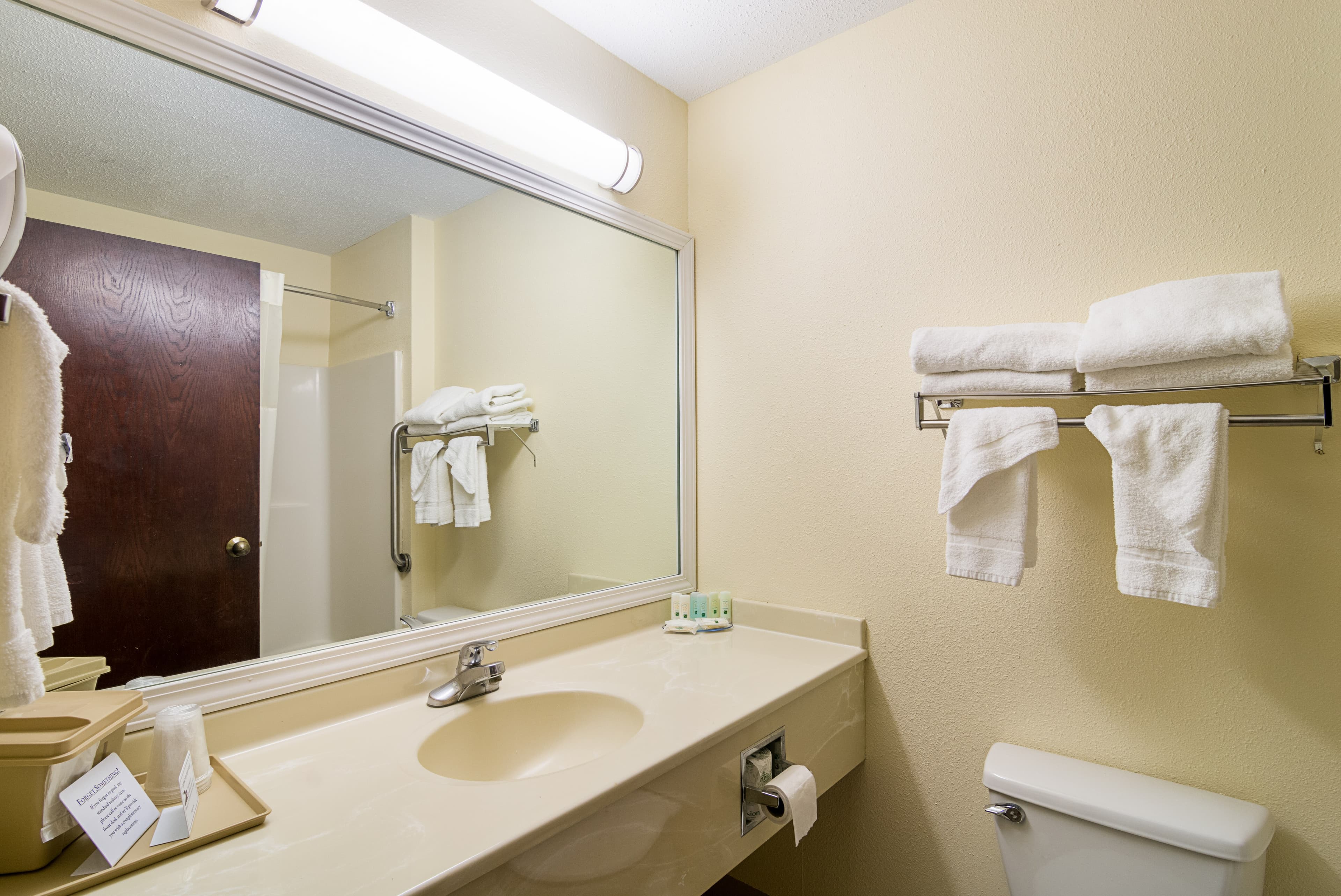 Quality Inn & Suites Harvey - Chicago Southland — 13