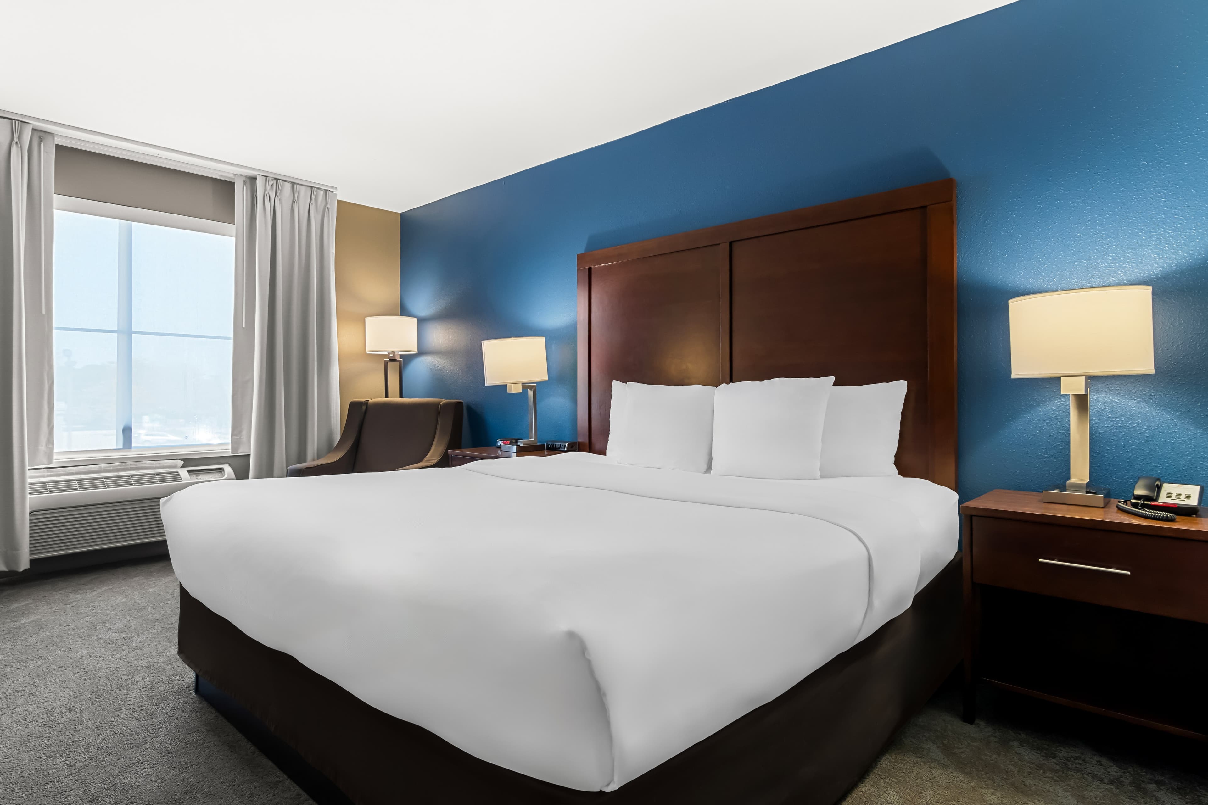 Comfort Inn & Suites near Tinley Park Amphitheater - Image 2