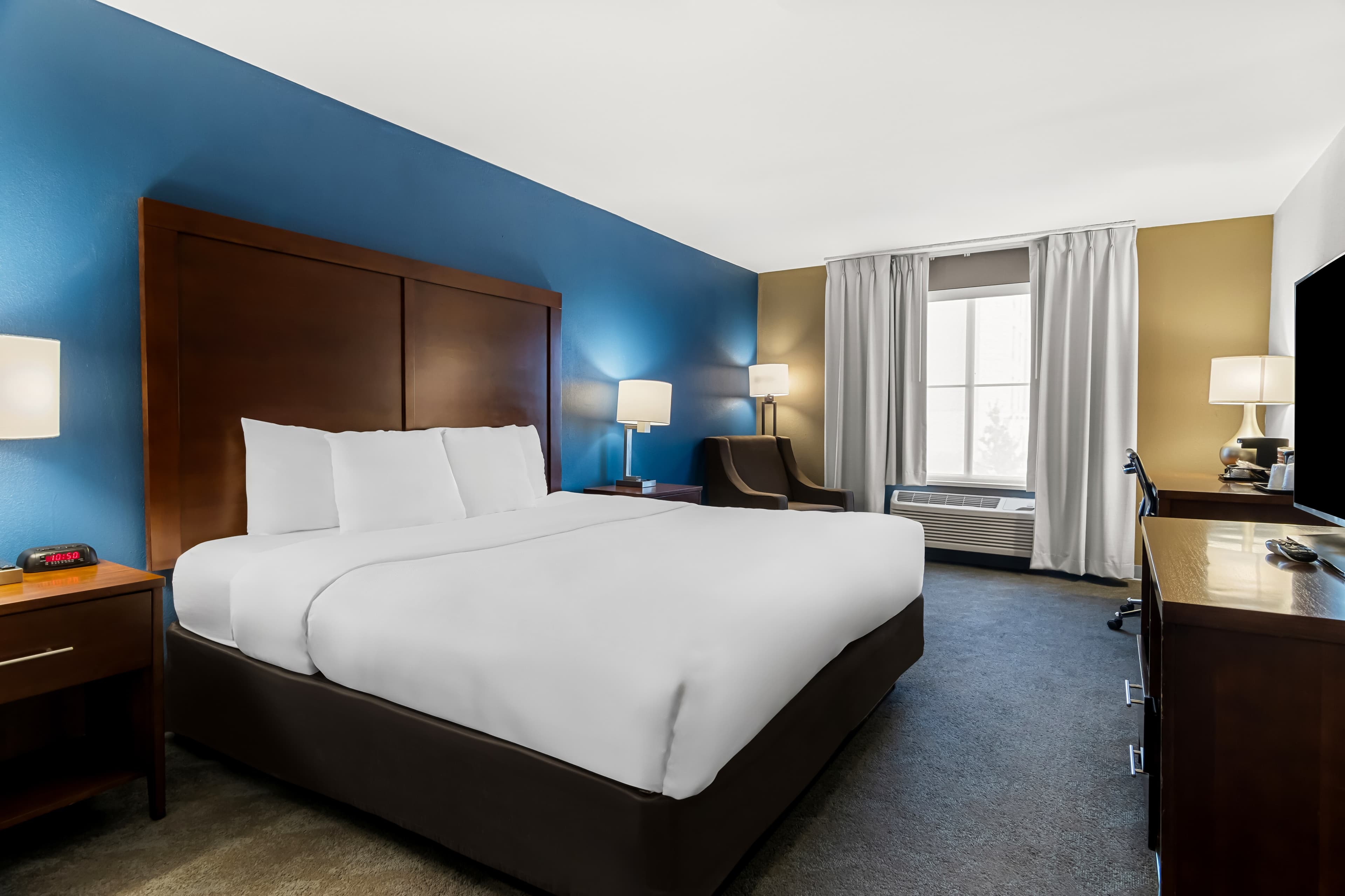 Comfort Inn & Suites near Tinley Park Amphitheater — 6
