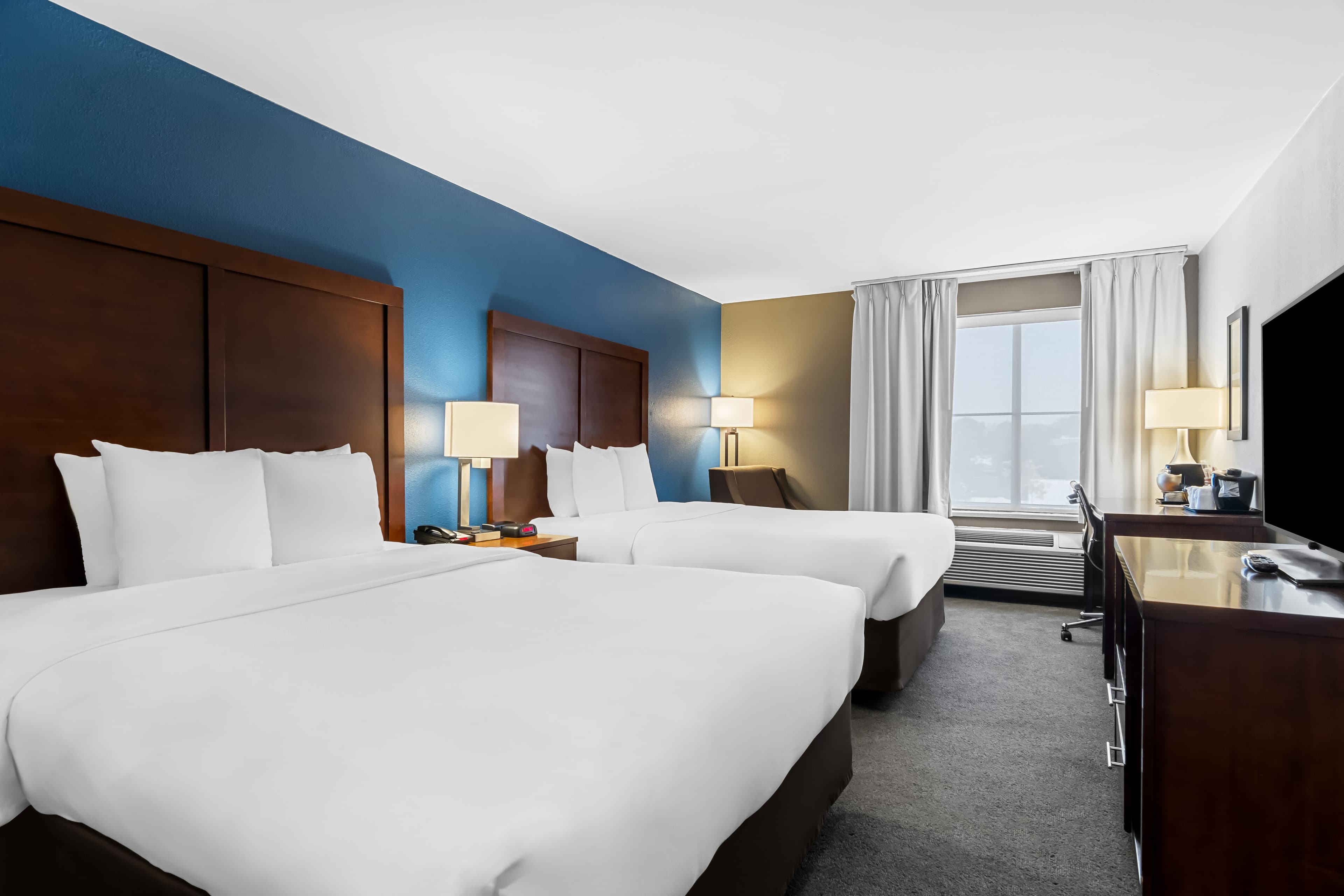 Comfort Inn & Suites near Tinley Park Amphitheater — 12