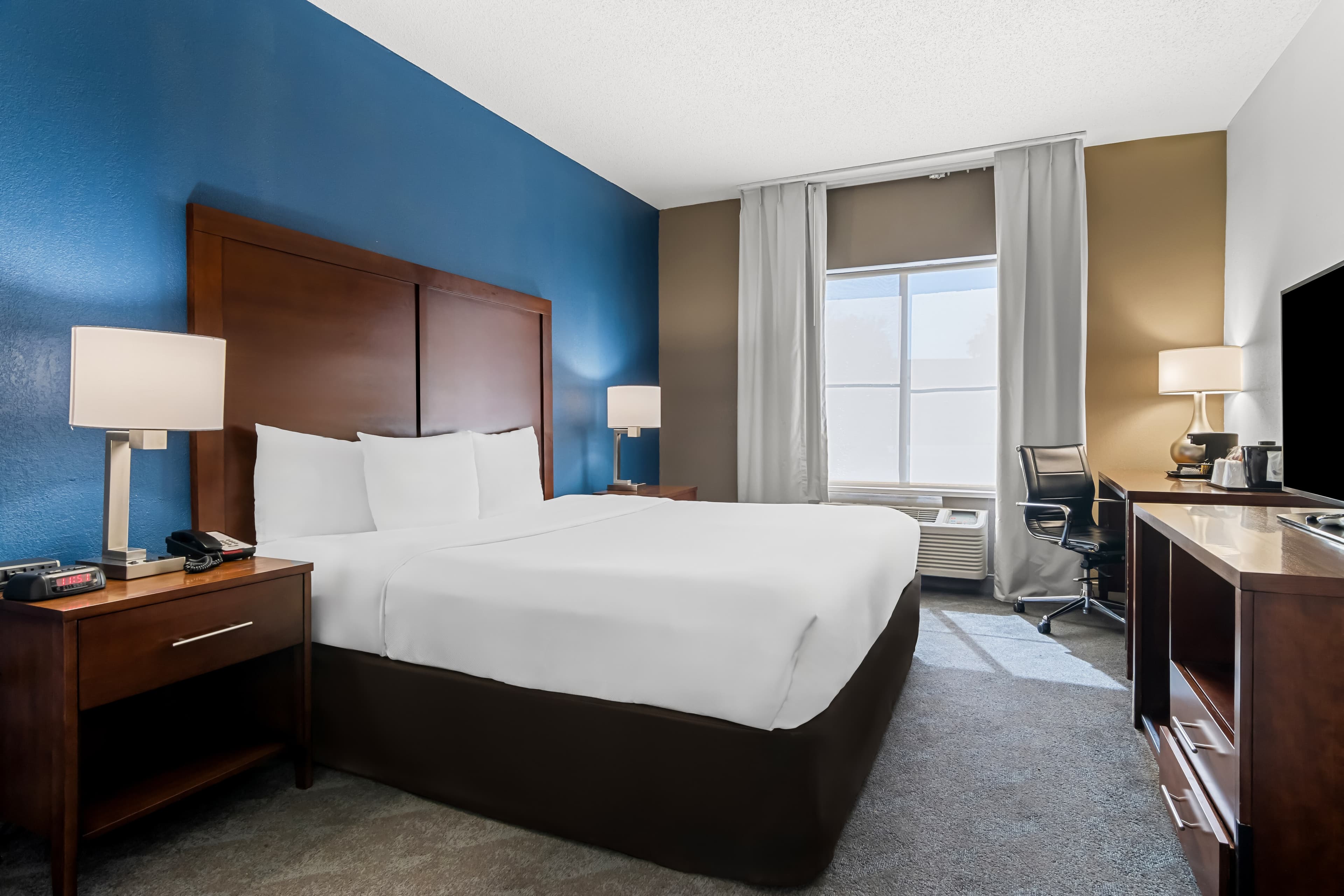 Comfort Inn & Suites near Tinley Park Amphitheater — 8